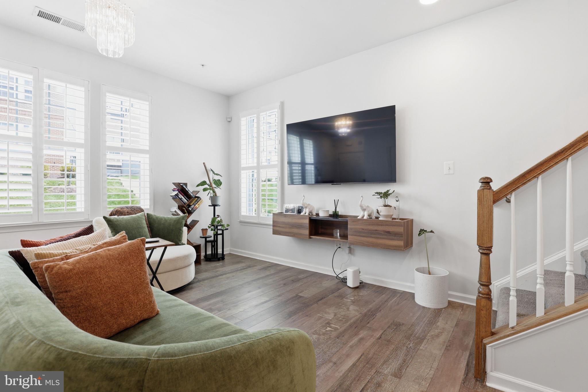 METRO POINTE - Residential