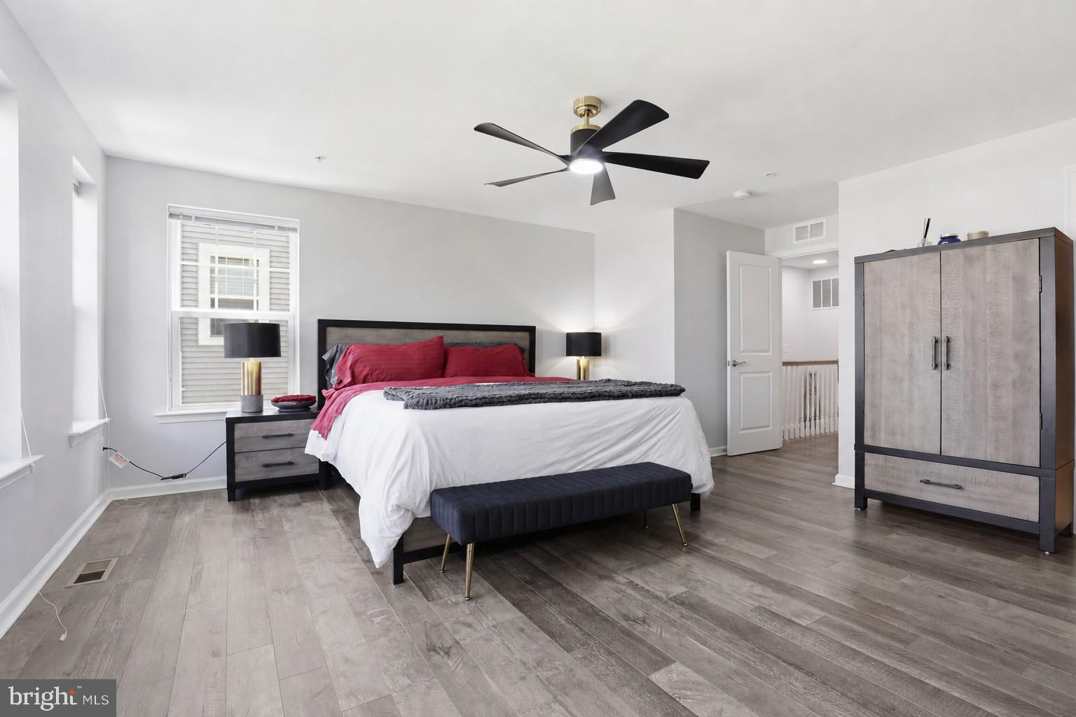METRO POINTE - Residential