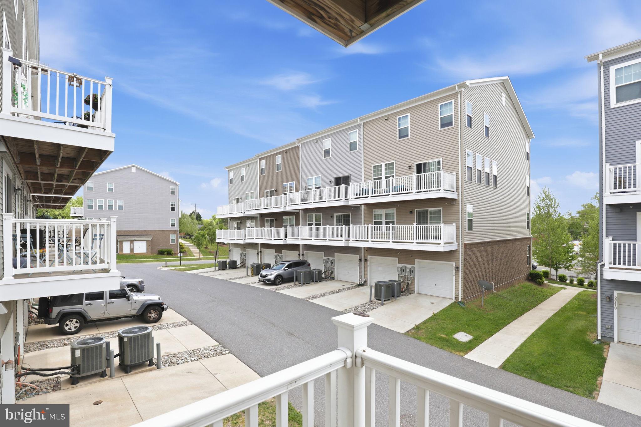 METRO POINTE - Residential