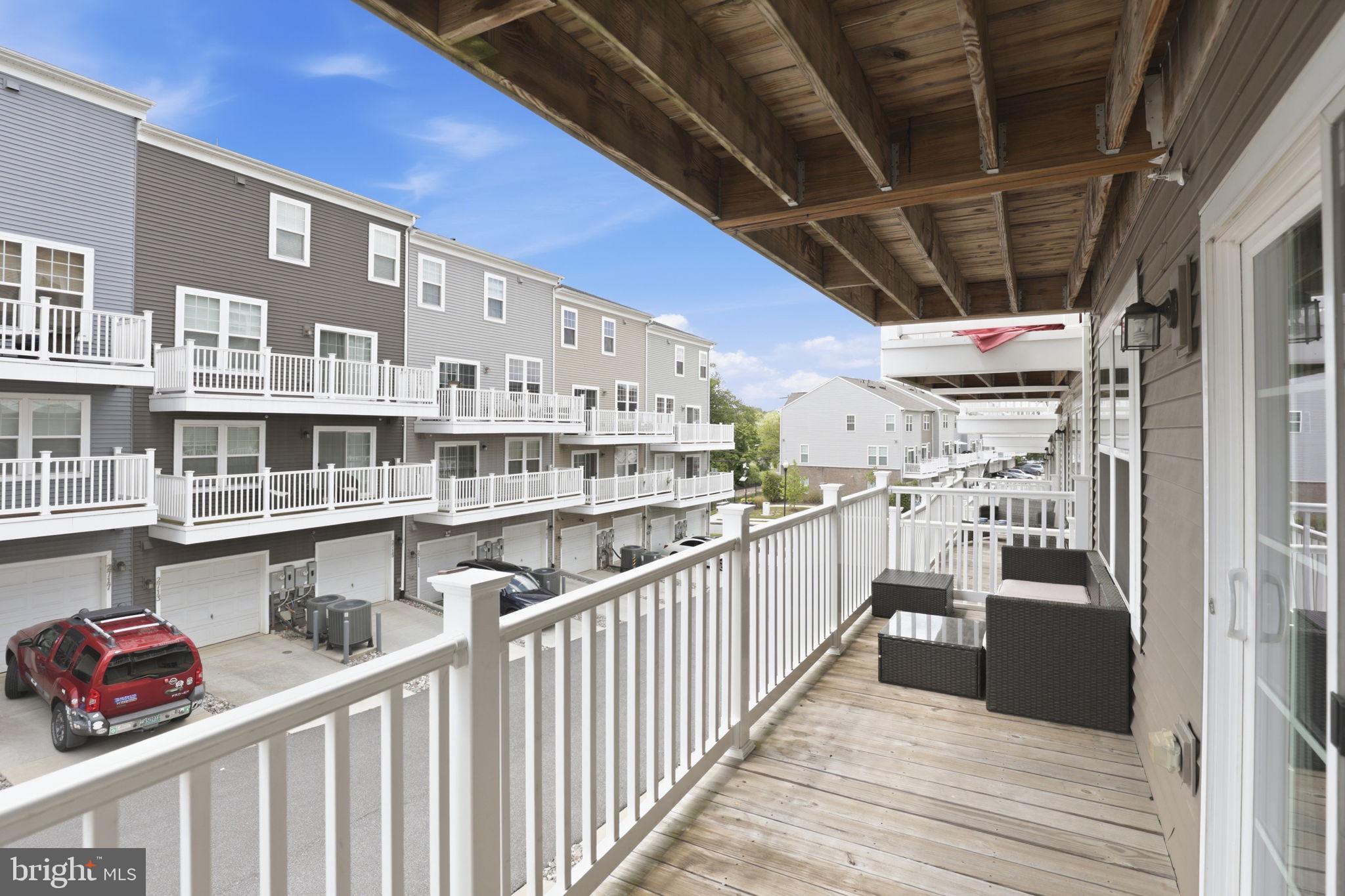 METRO POINTE - Residential