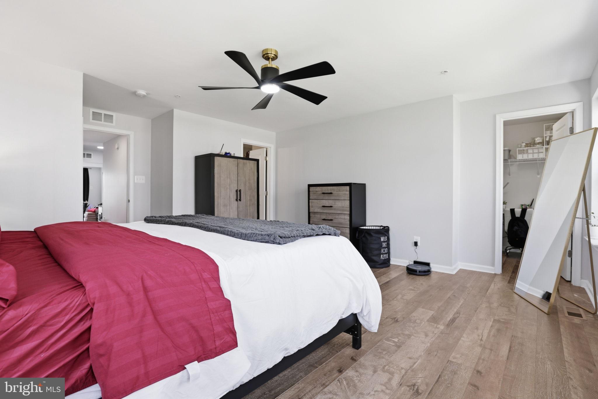 METRO POINTE - Residential