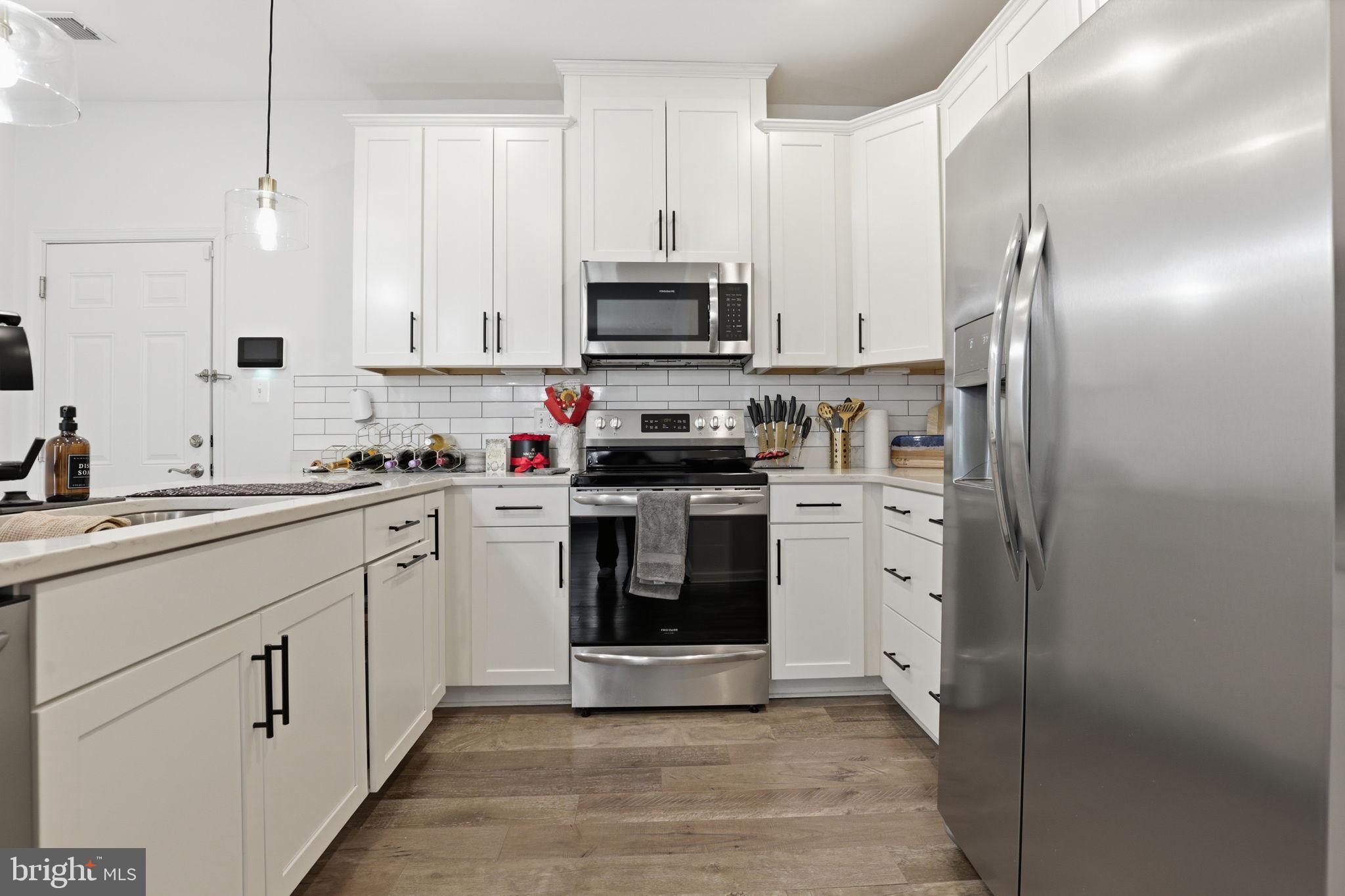 METRO POINTE - Residential