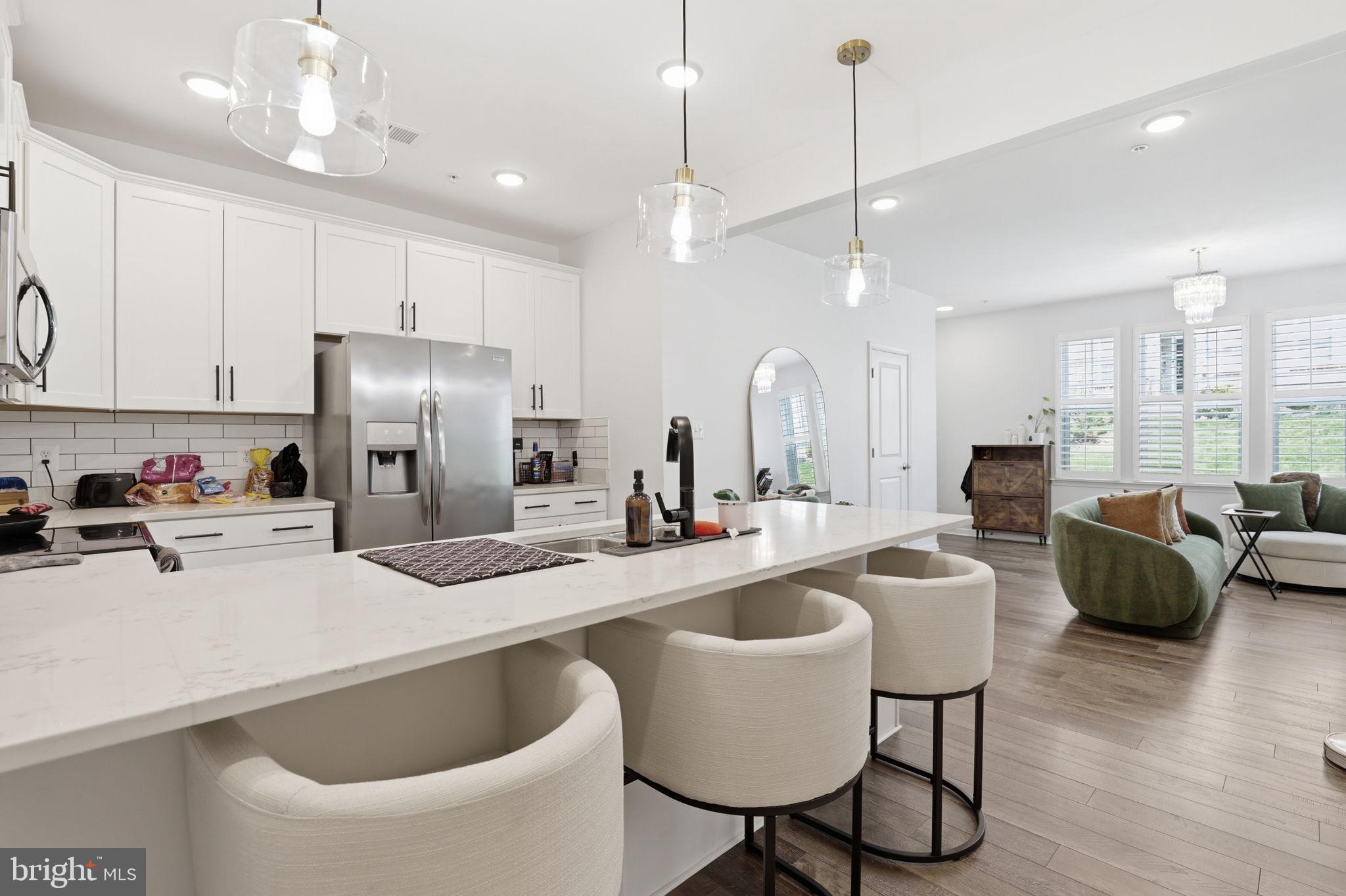 METRO POINTE - Residential