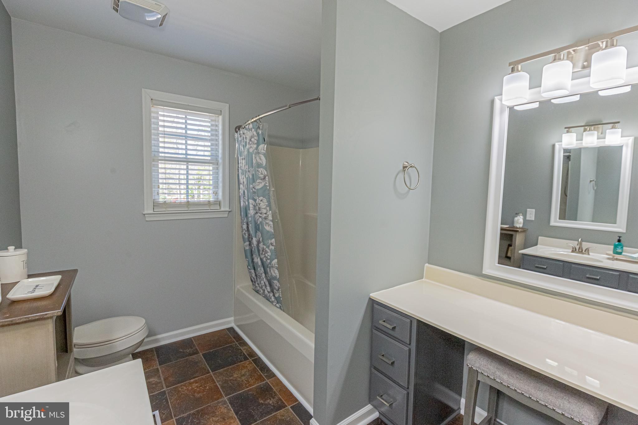 LAKE CAROLINE - Residential