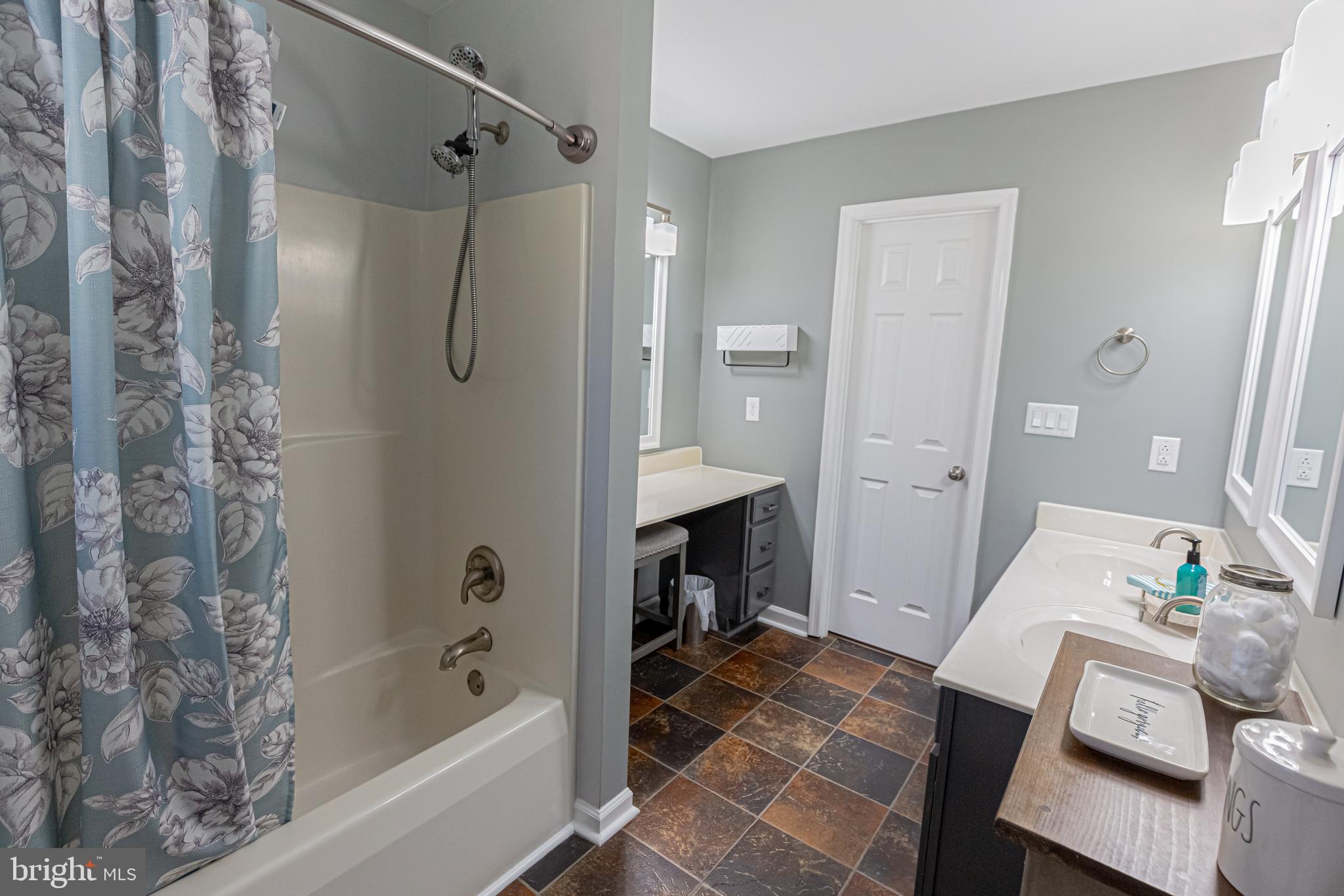 LAKE CAROLINE - Residential