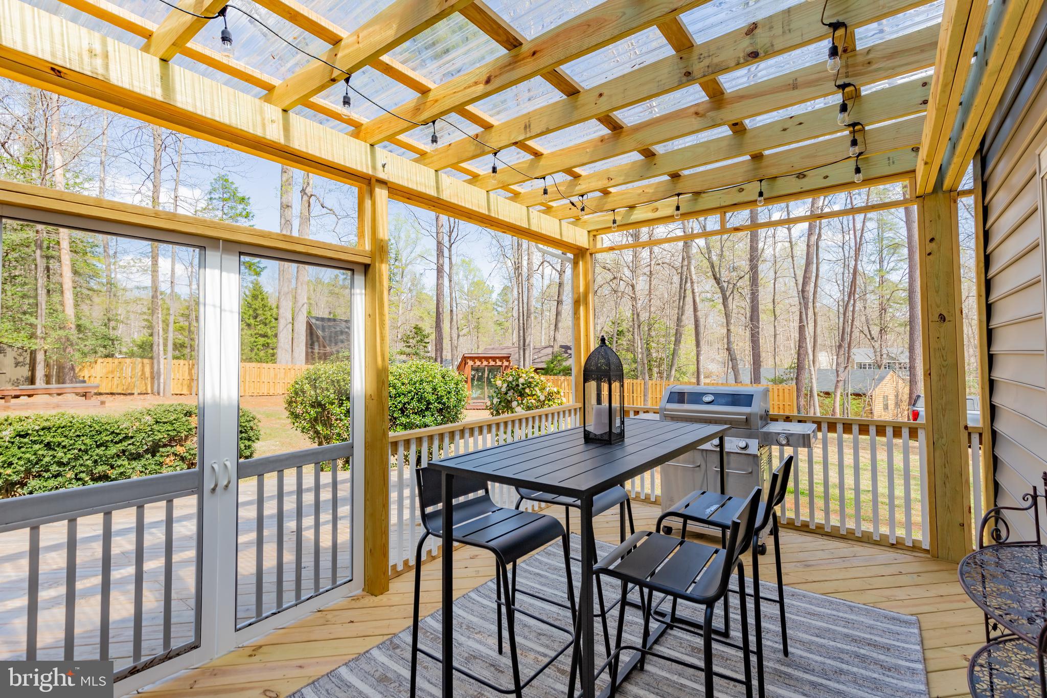 LAKE CAROLINE - Residential