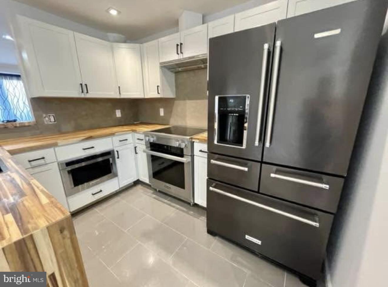 2433 18TH STREET NE 2433