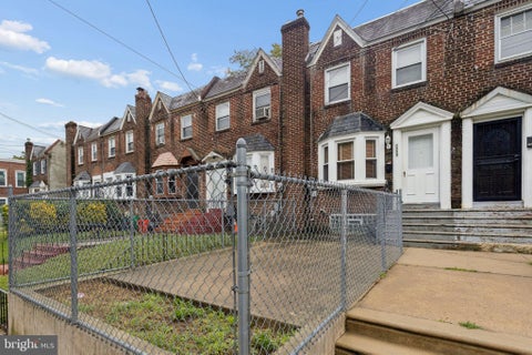 Townhouse For Sale - 1308 Sheridan Street<br/> CAMDEN, NJ 08104