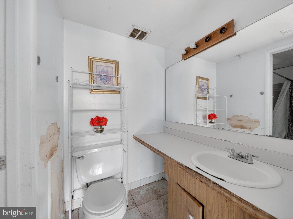 VOM VILLAGE CENTER - Residential