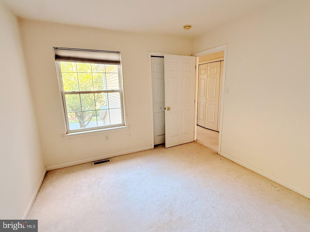 COUNTRY MEADOWS - Residential