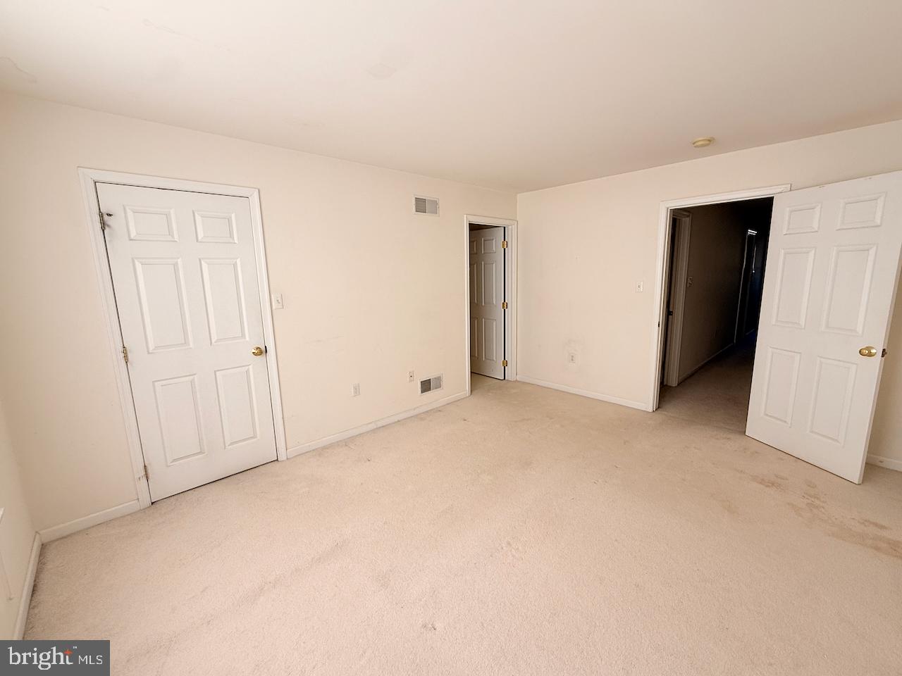 COUNTRY MEADOWS - Residential