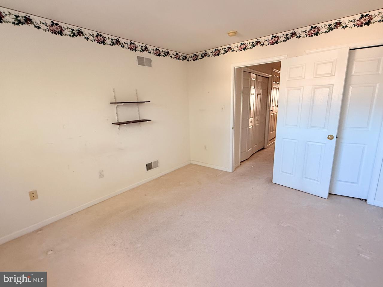 COUNTRY MEADOWS - Residential