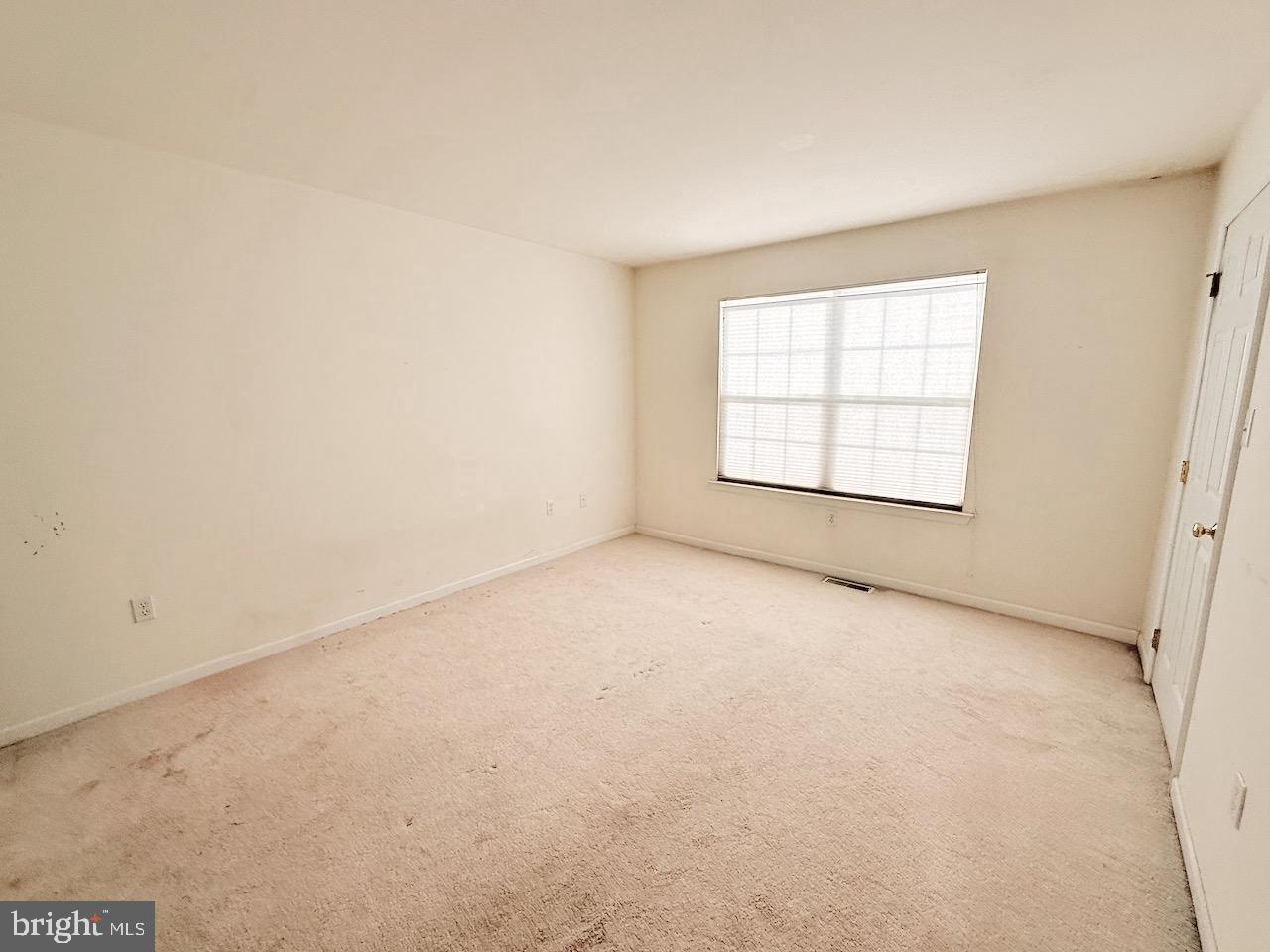 COUNTRY MEADOWS - Residential