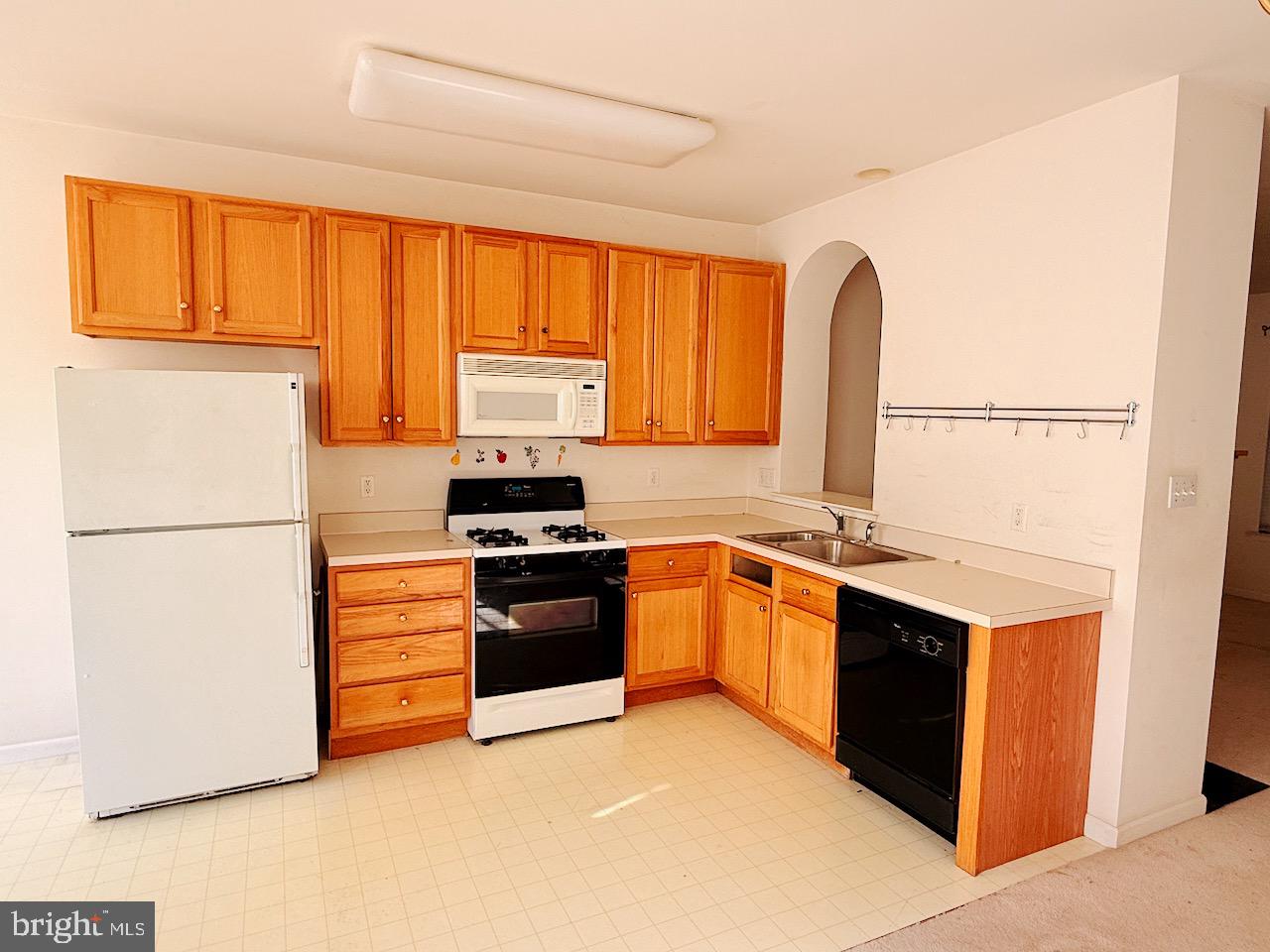 COUNTRY MEADOWS - Residential