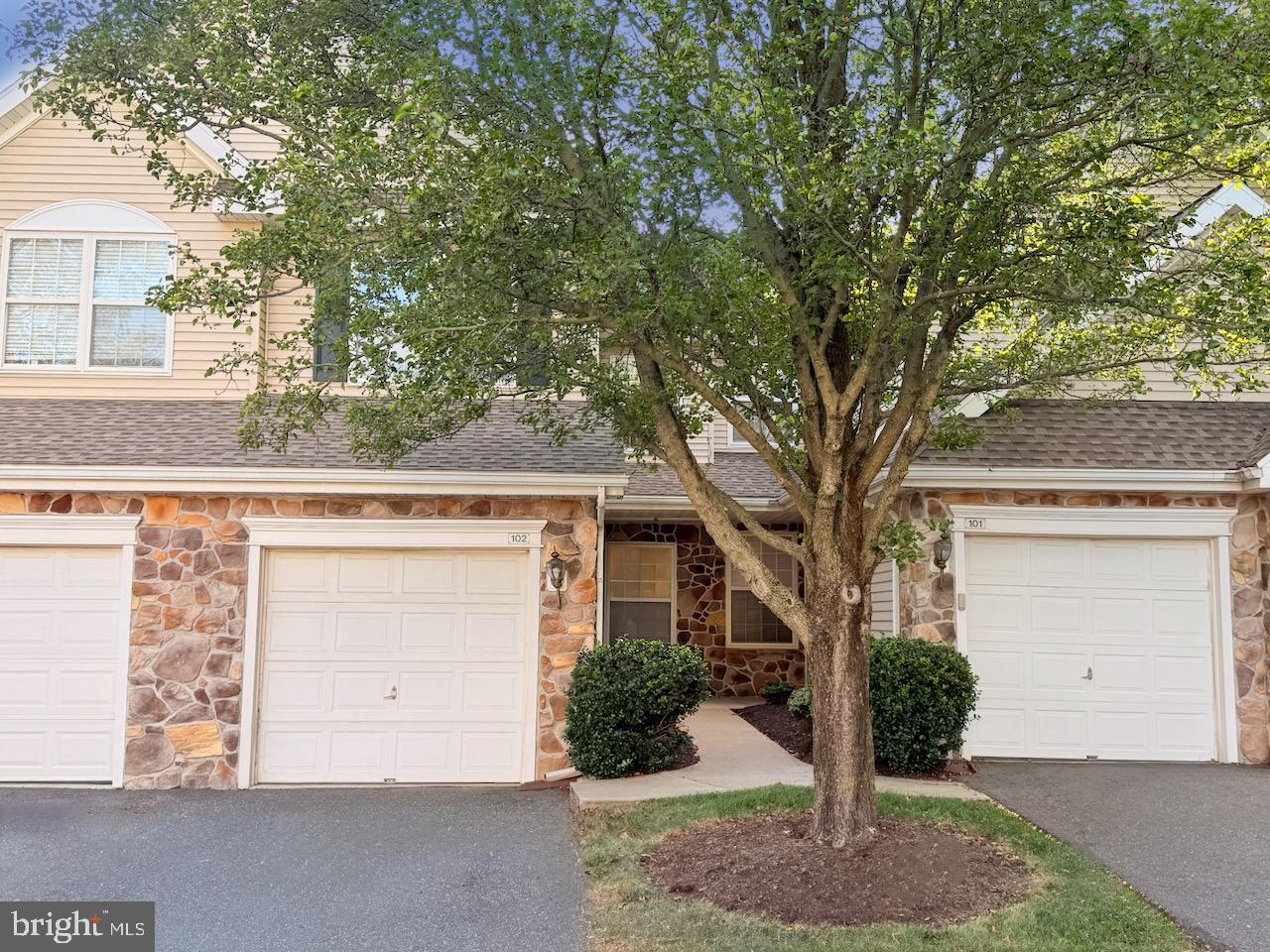 COUNTRY MEADOWS - Residential