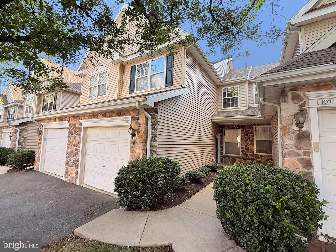 COUNTRY MEADOWS - Residential