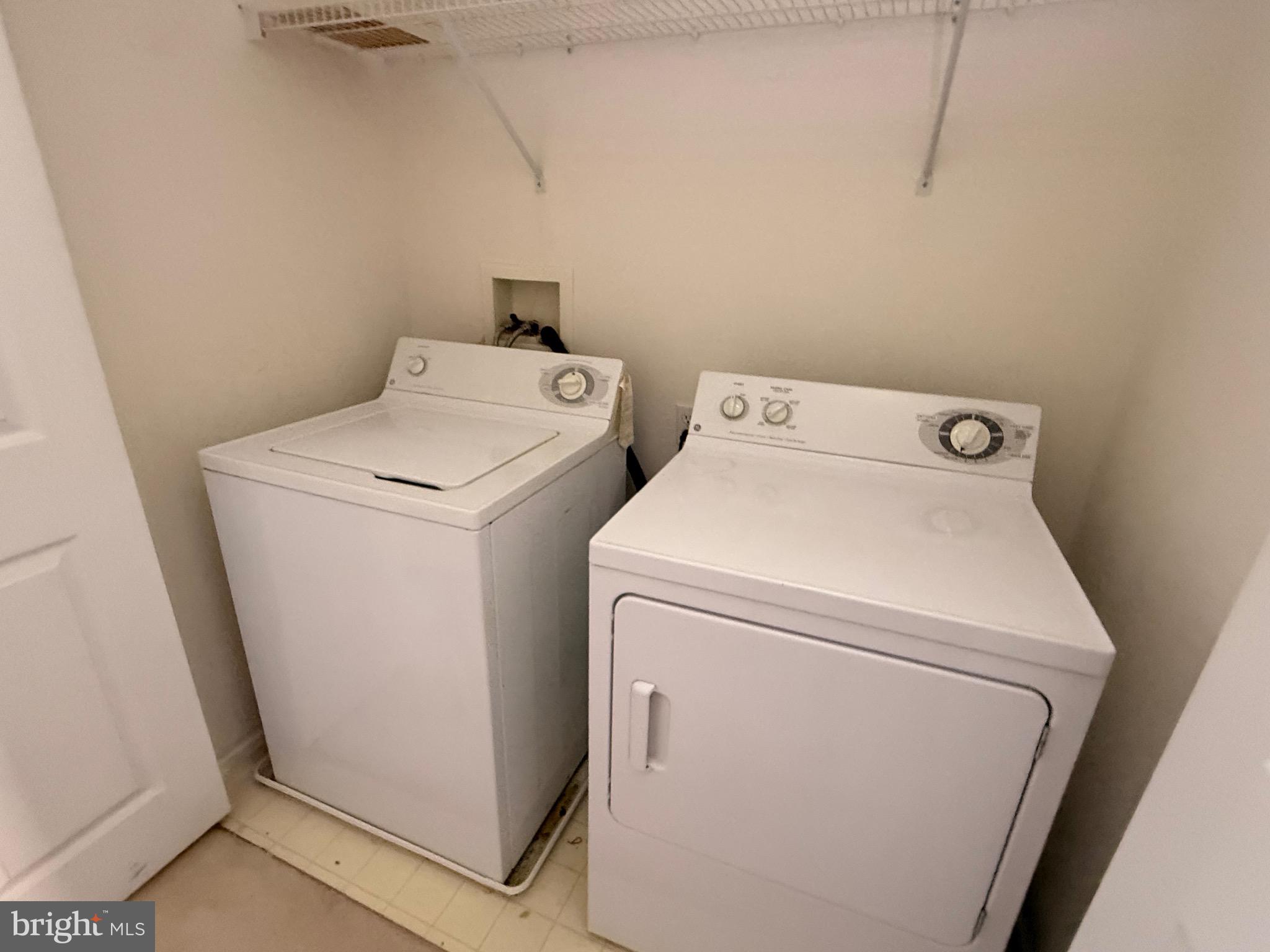 COUNTRY MEADOWS - Residential