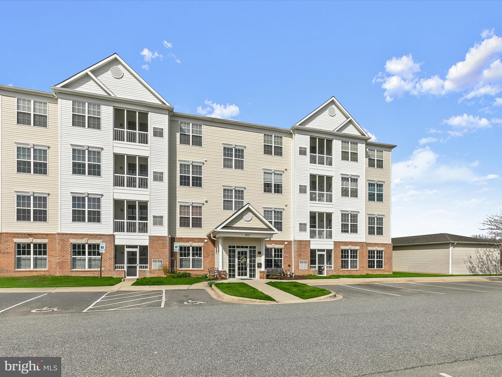 EMERALD HILLS - Residential