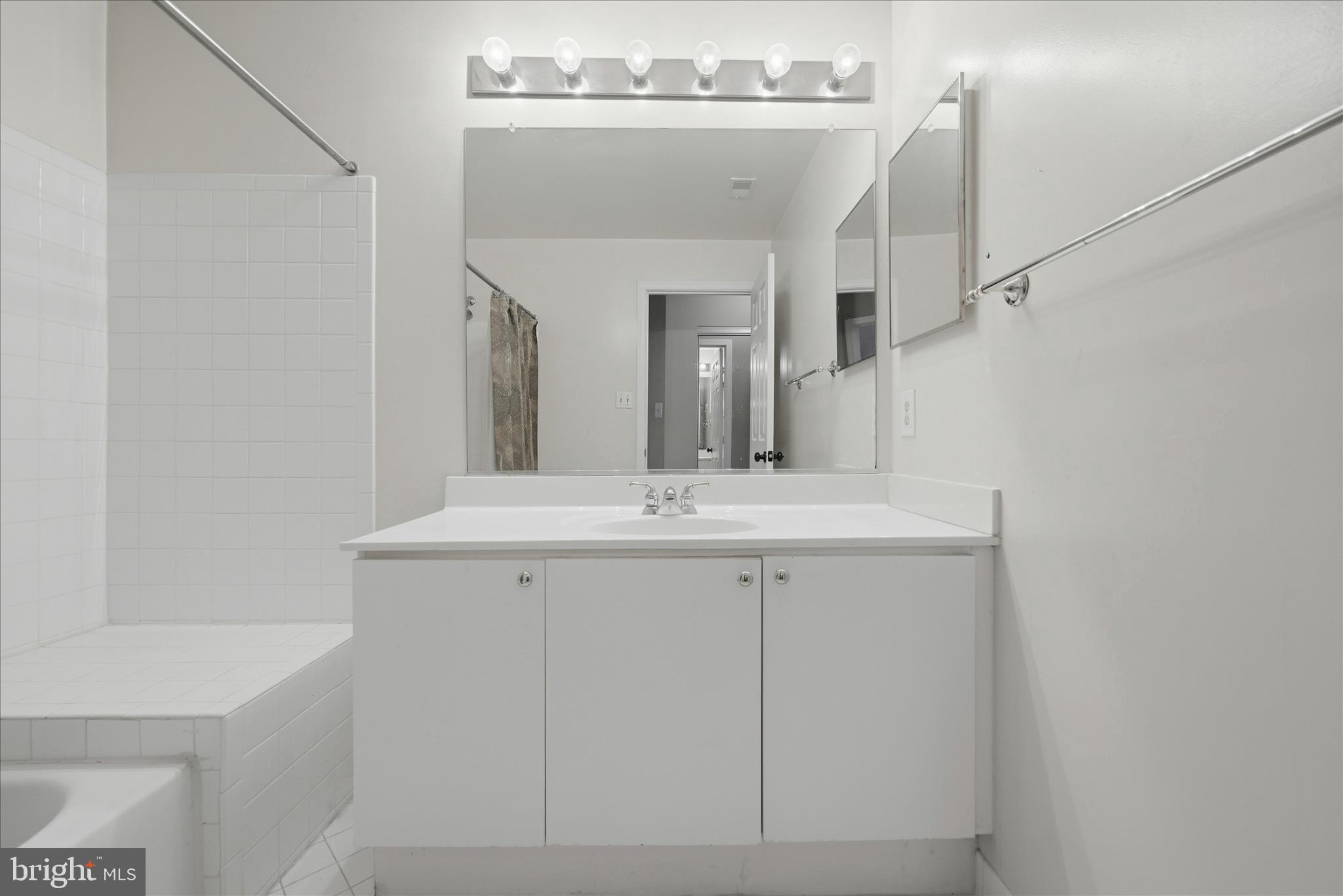 LAKESHORE - Residential