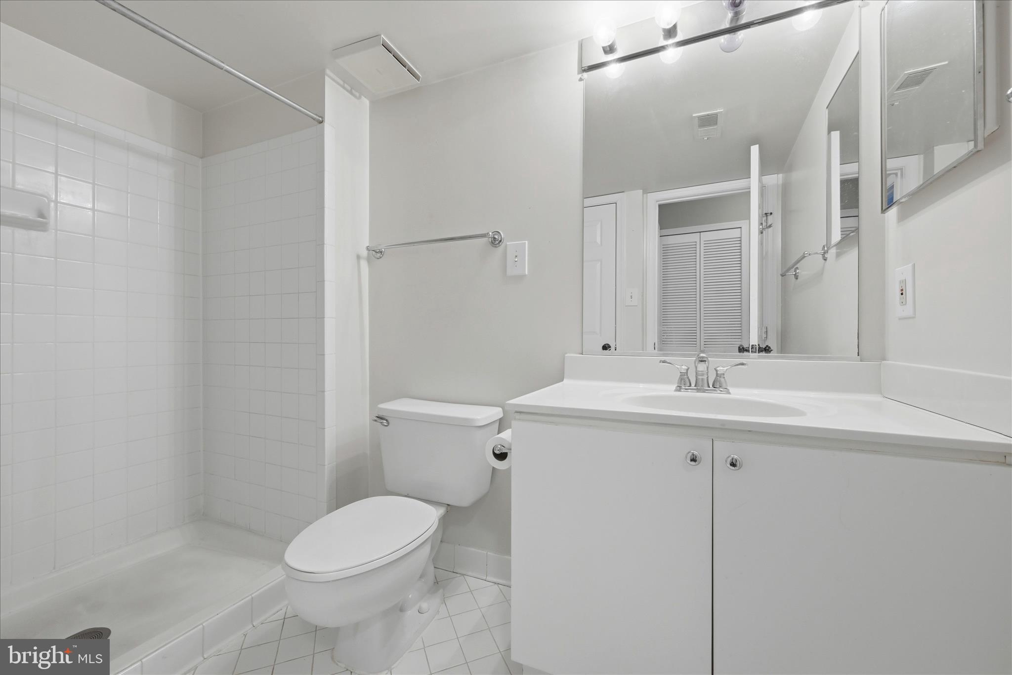 LAKESHORE - Residential