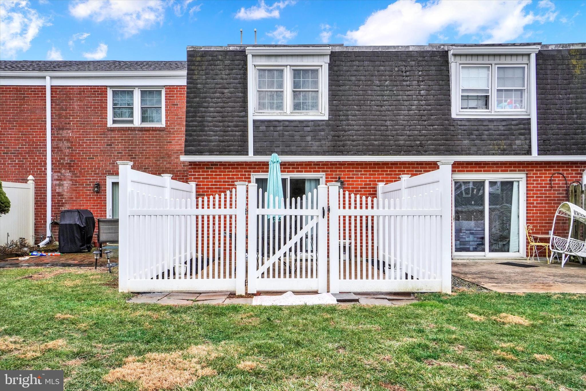 COLONY PARK CONDOS - Residential