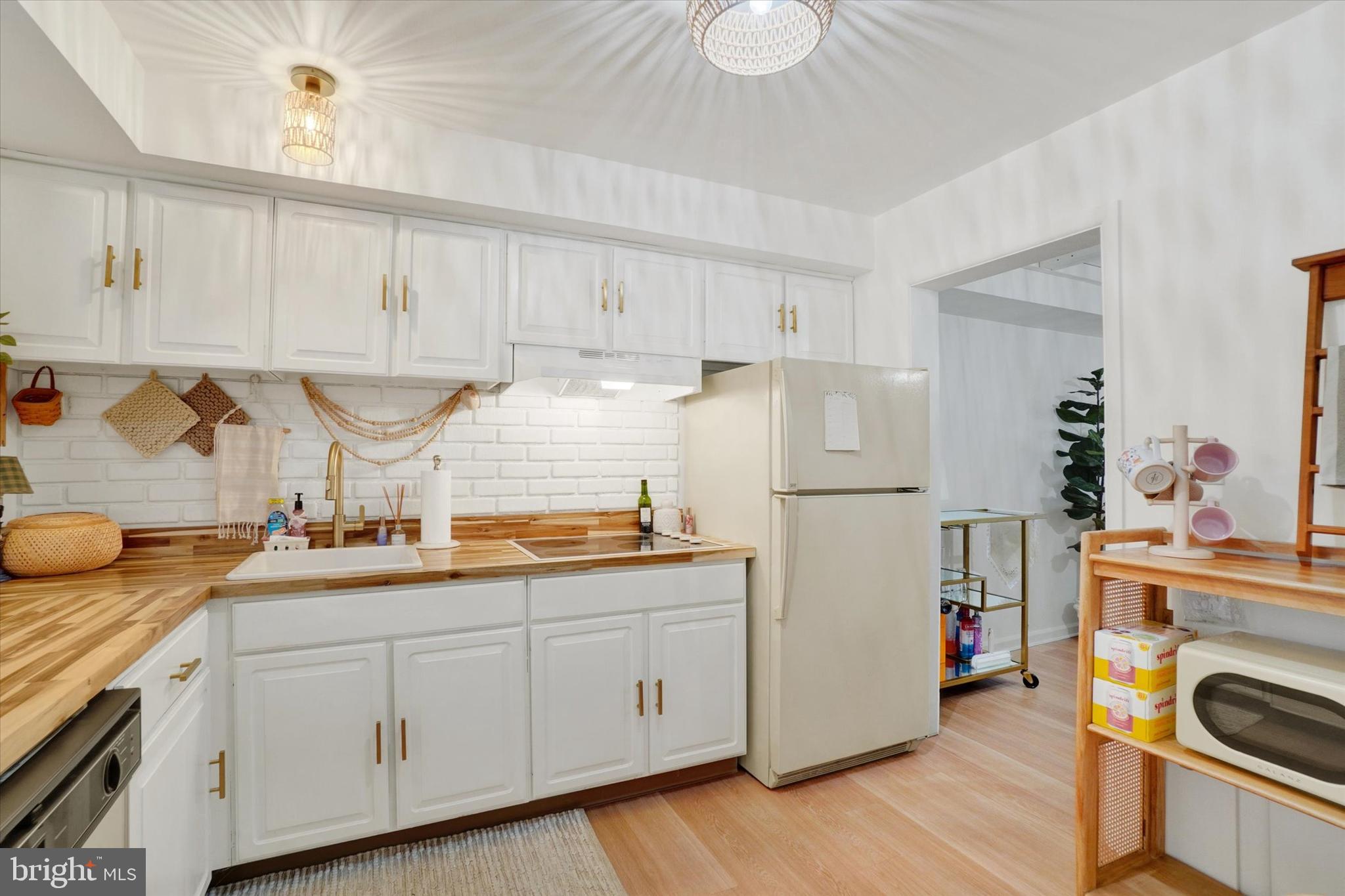 COLONY PARK CONDOS - Residential