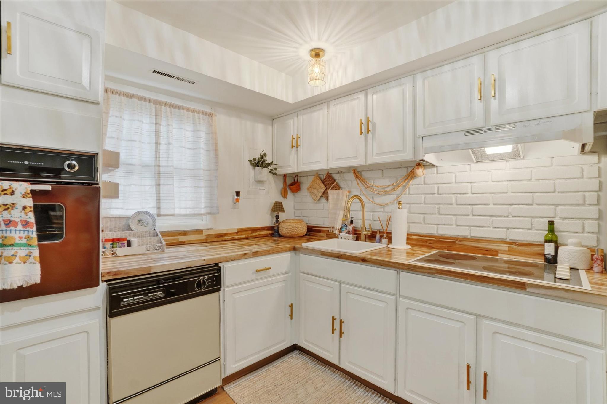 COLONY PARK CONDOS - Residential