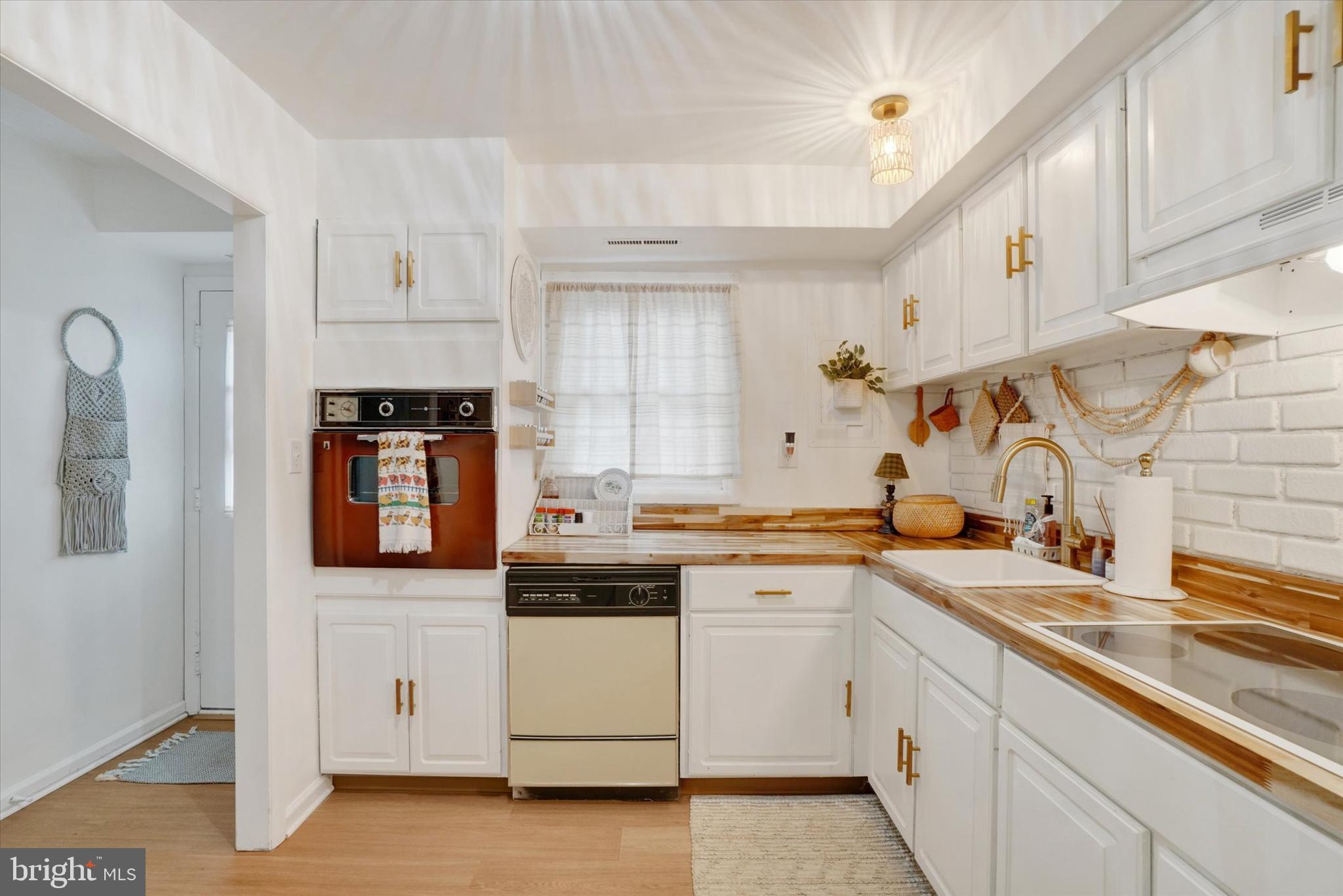 COLONY PARK CONDOS - Residential