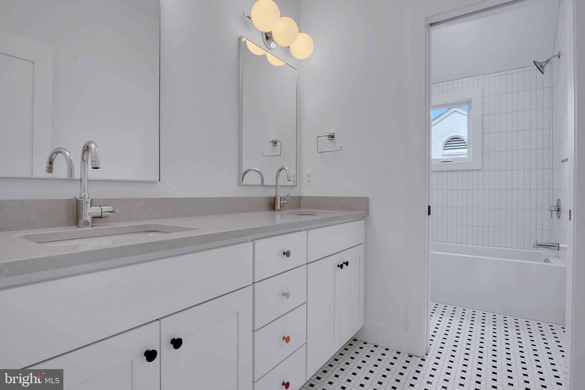 ROSEMONT PARK - Residential