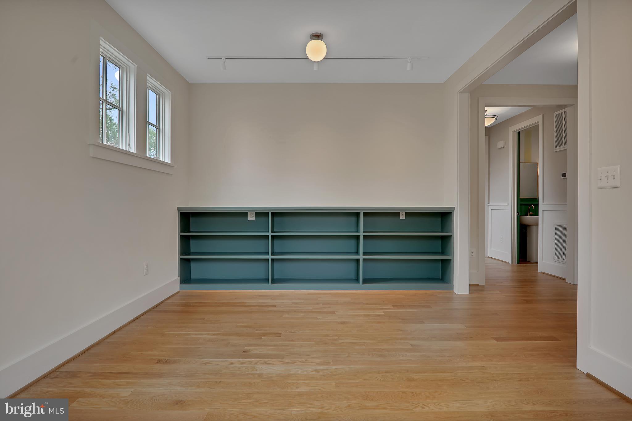 ROSEMONT PARK - Residential