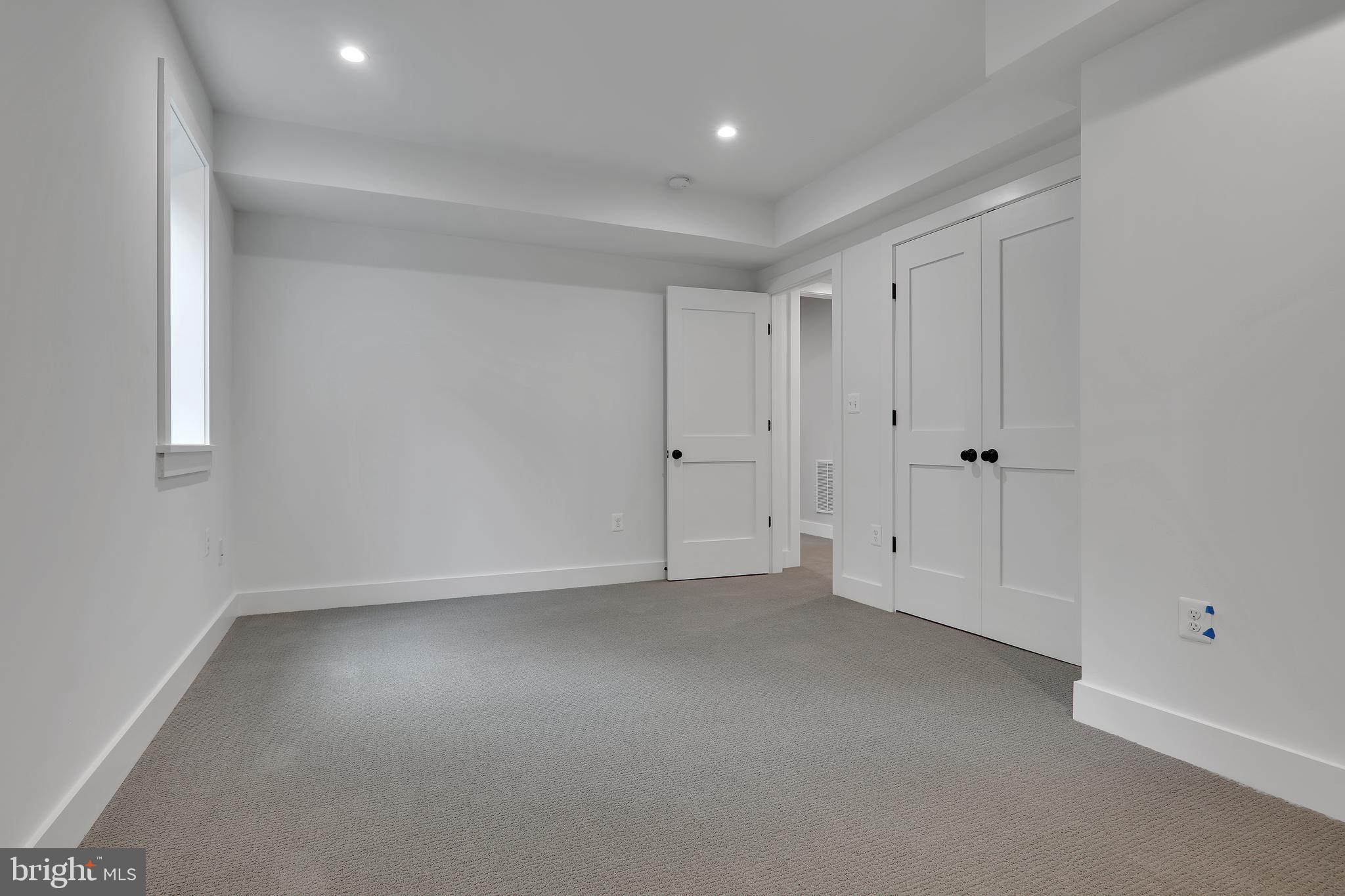 ROSEMONT PARK - Residential