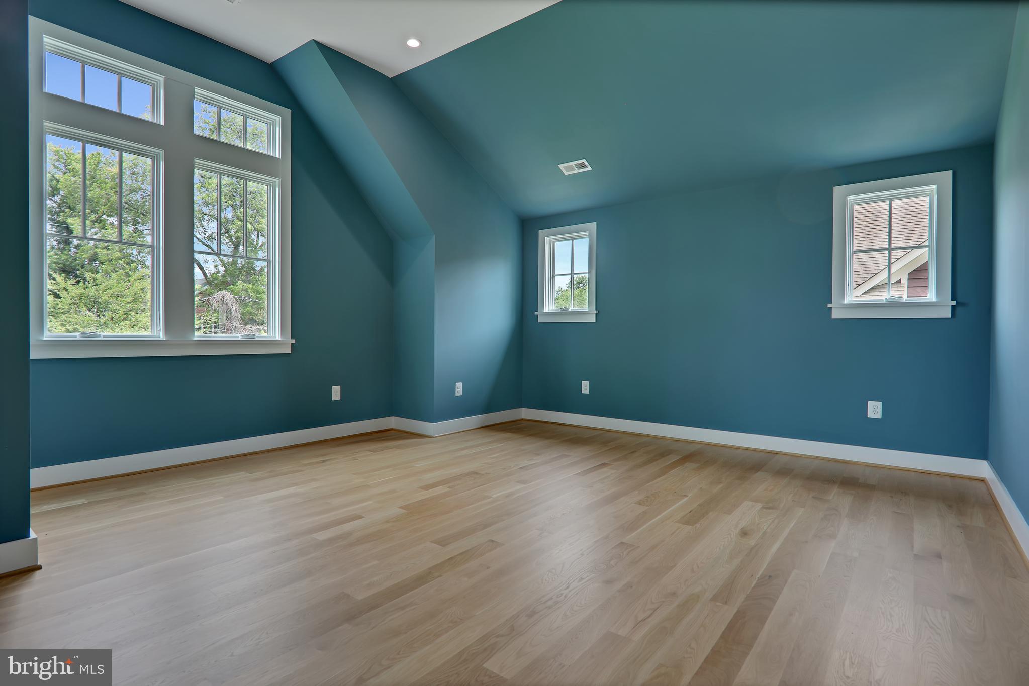 ROSEMONT PARK - Residential