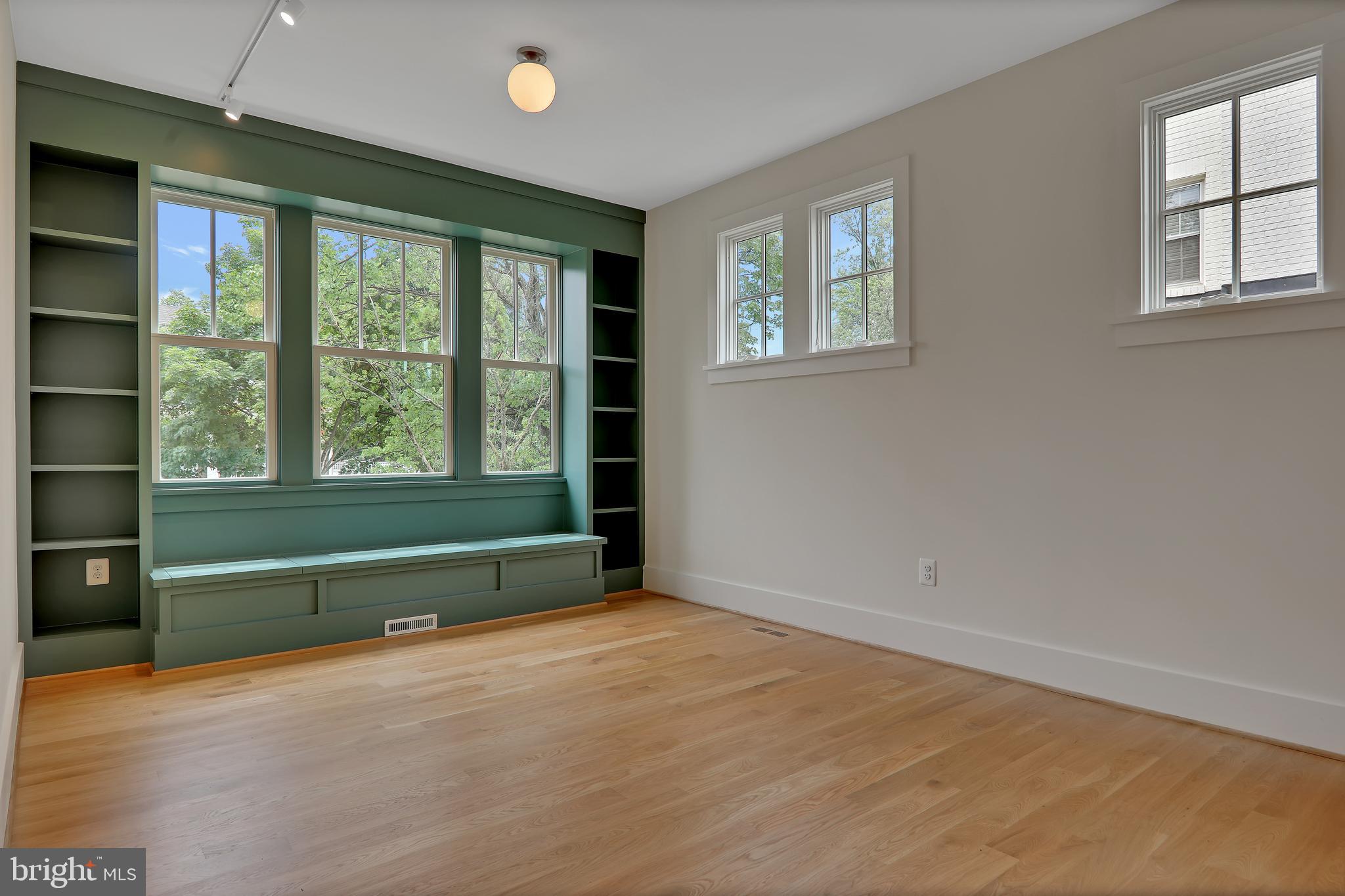 ROSEMONT PARK - Residential