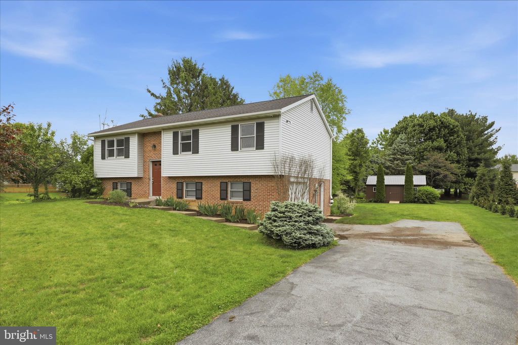 Photo of 42 Pinewood Avenue, LITITZ, PA 17543 (MLS # PALA2087916)