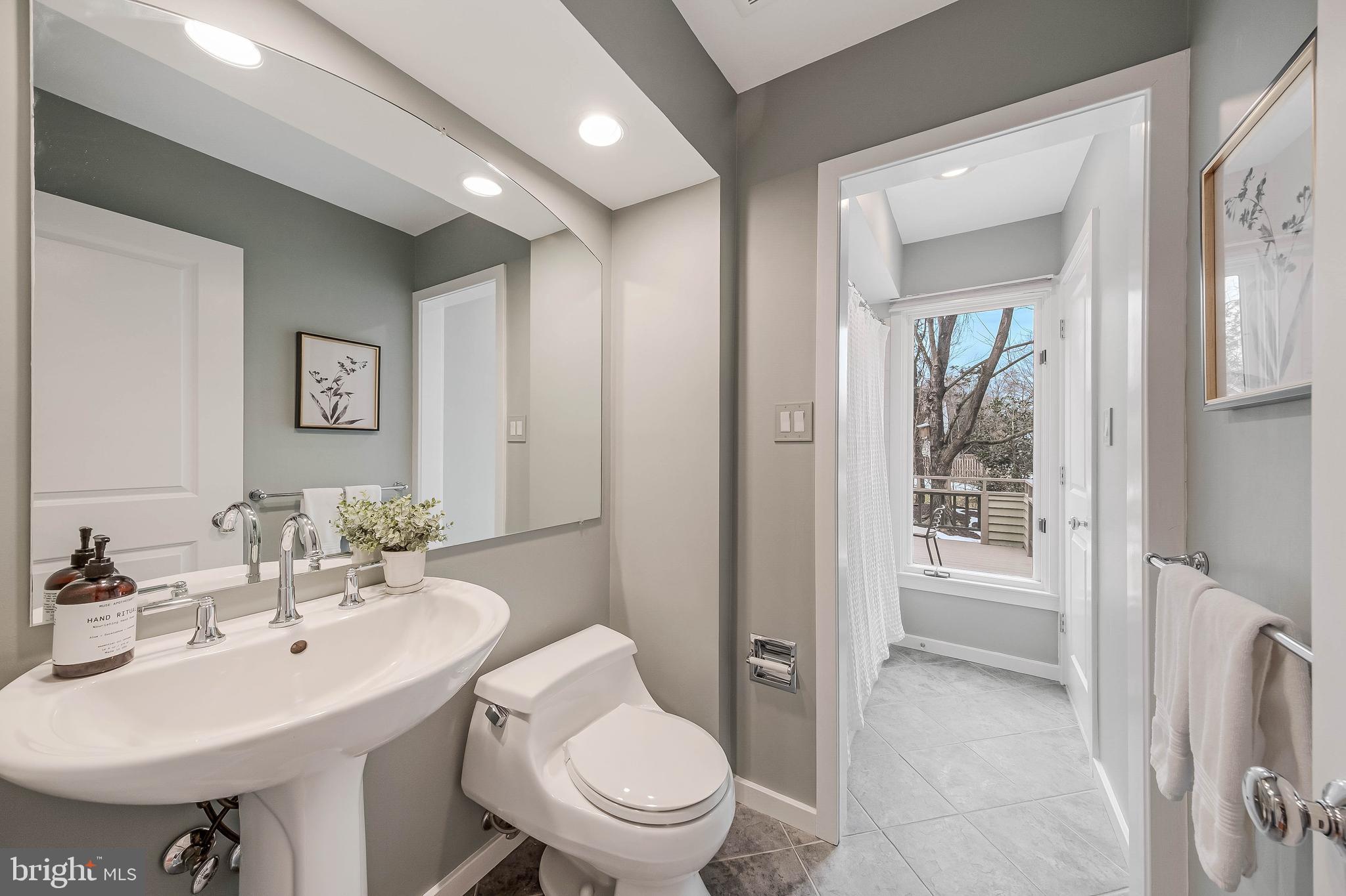 RESTON - Residential