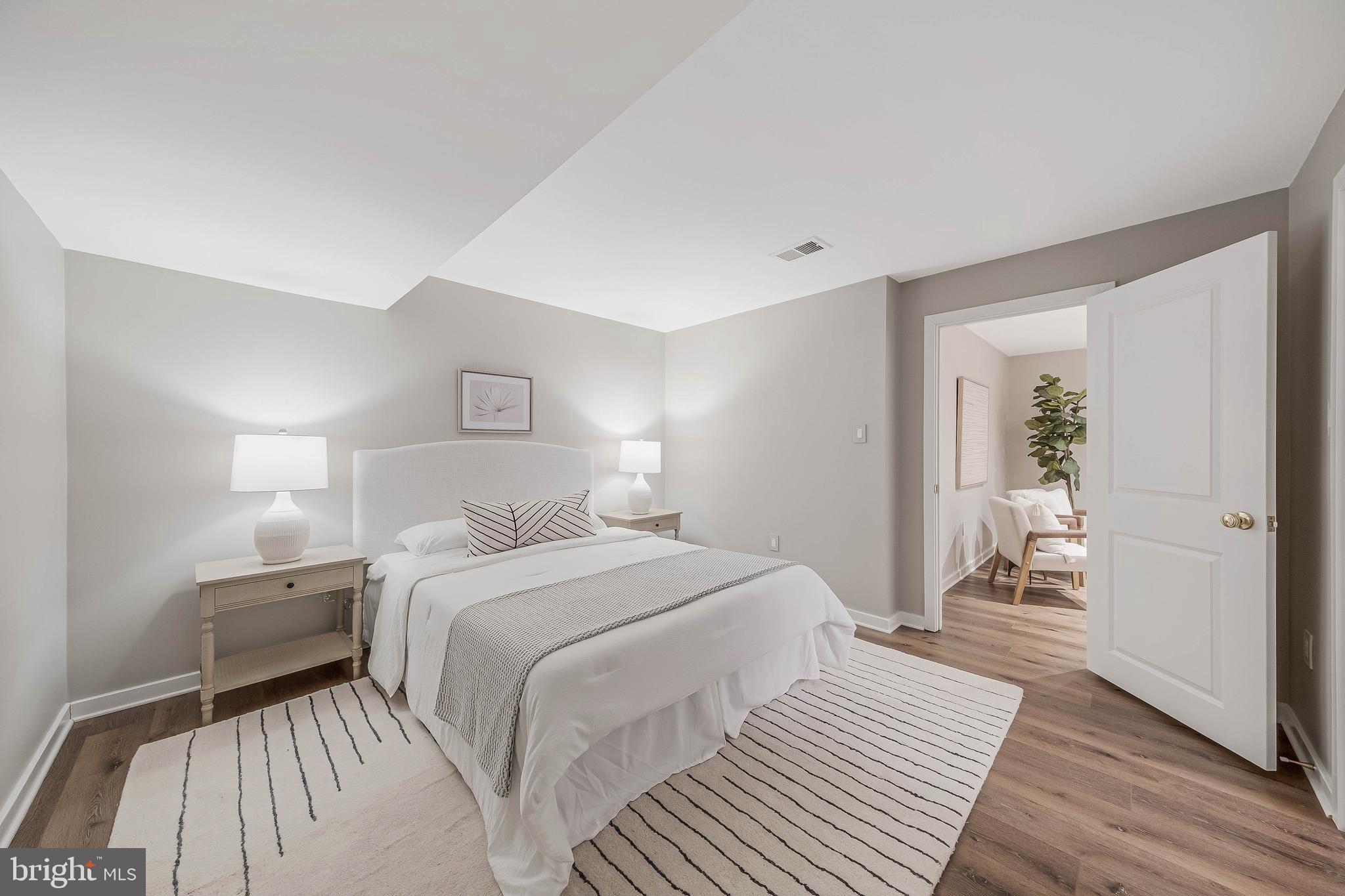 RESTON - Residential