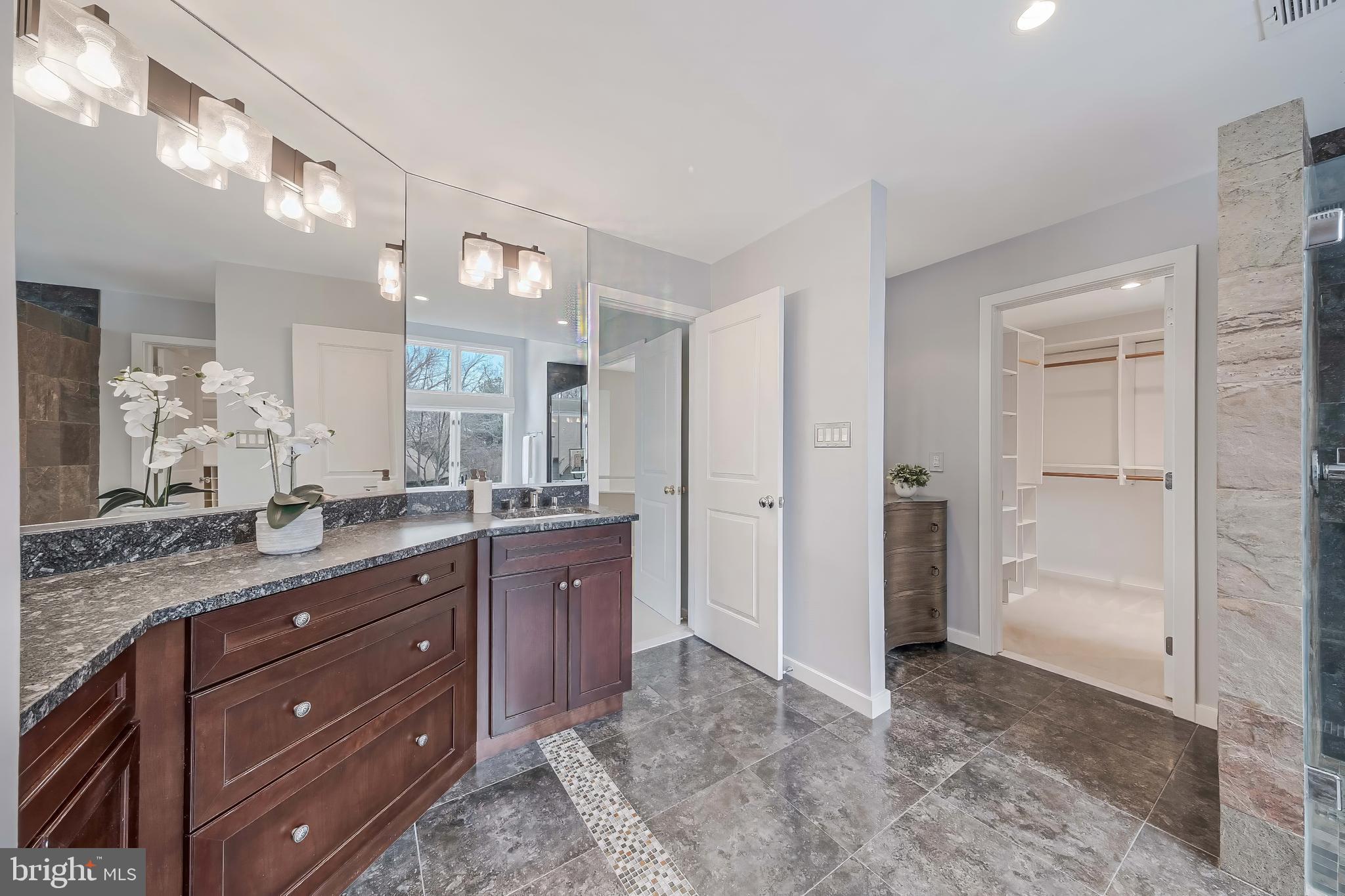 RESTON - Residential