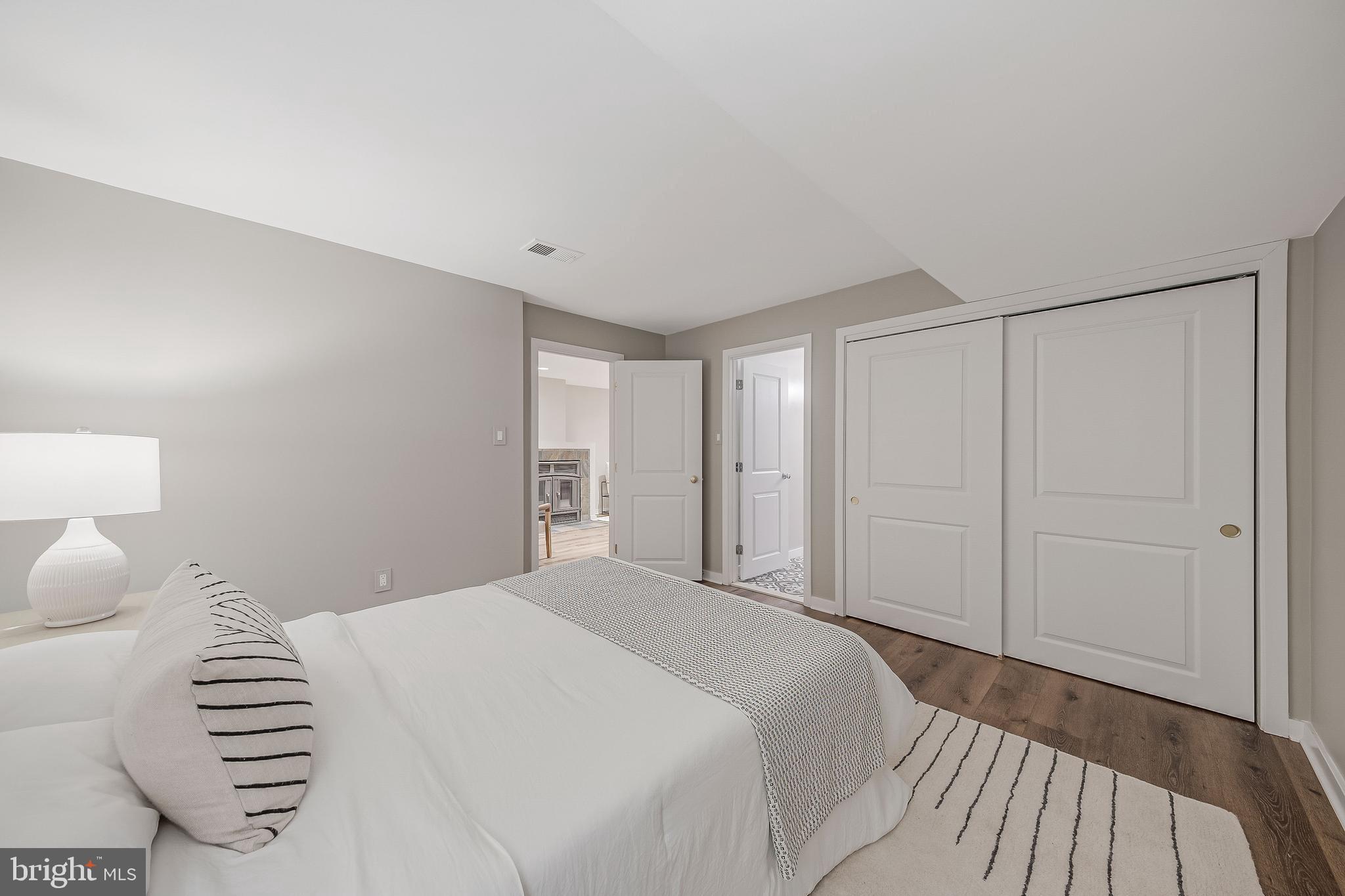 RESTON - Residential