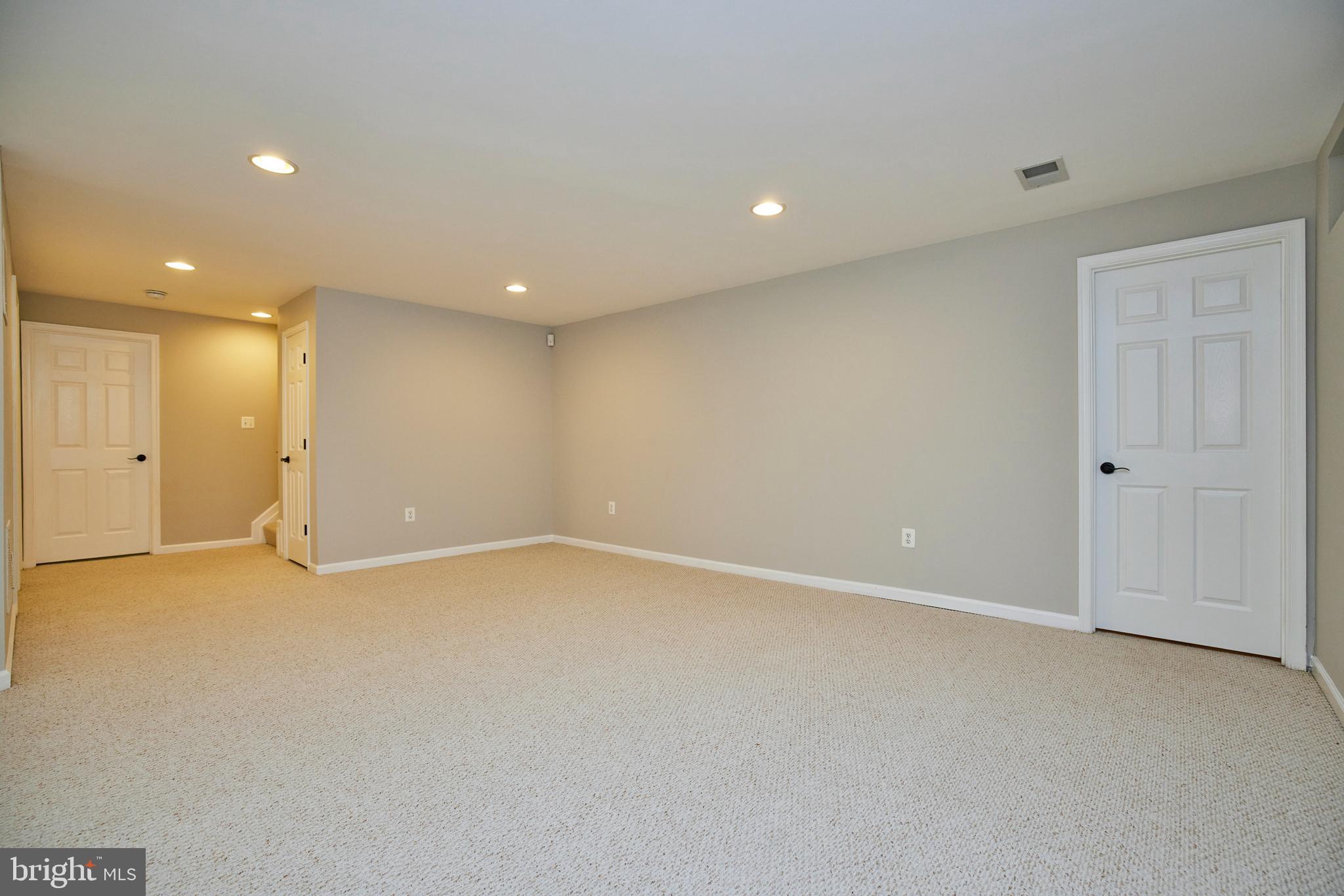 ASHBURN VILLAGE - Residential Lease