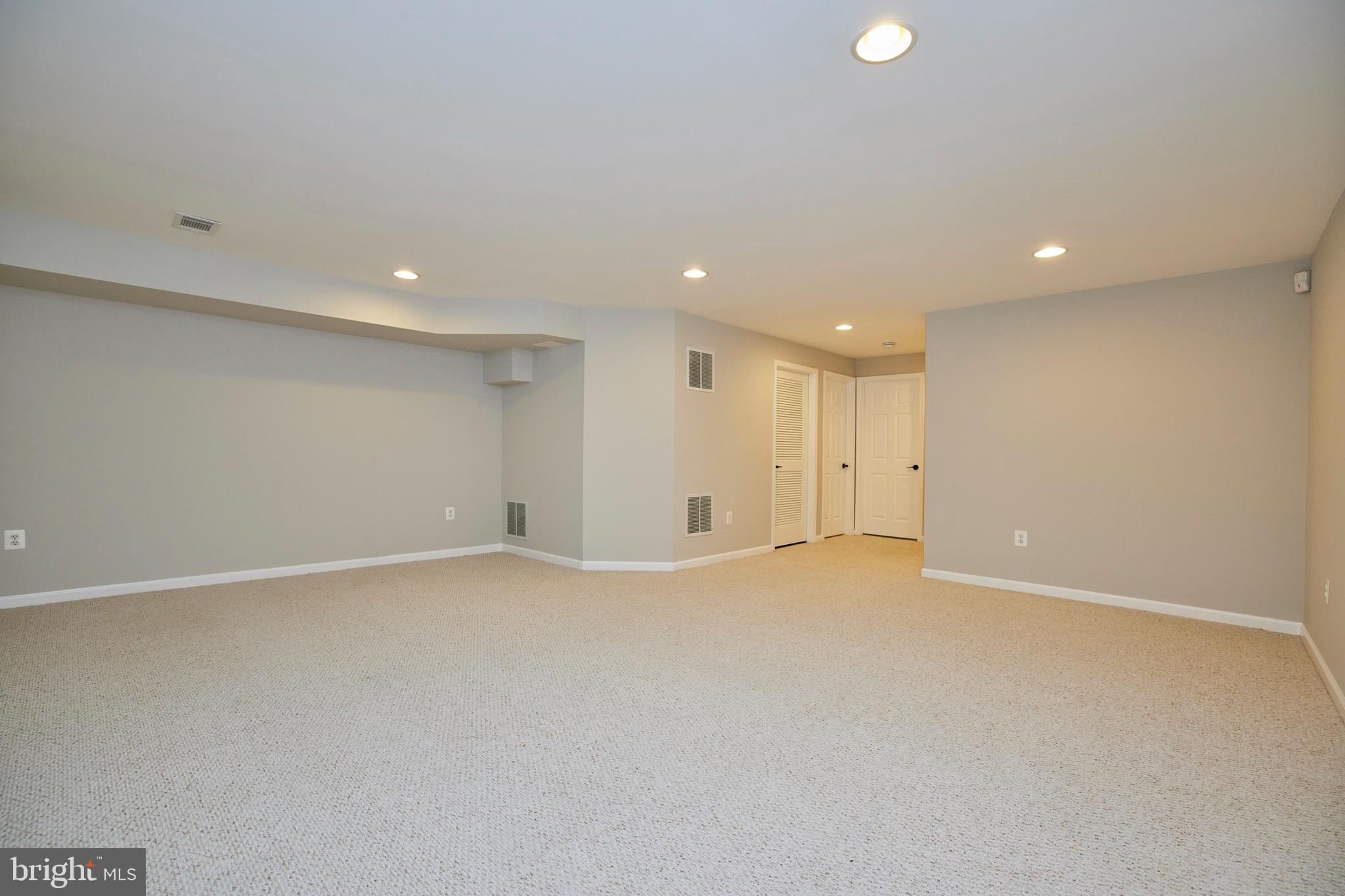 ASHBURN VILLAGE - Residential Lease