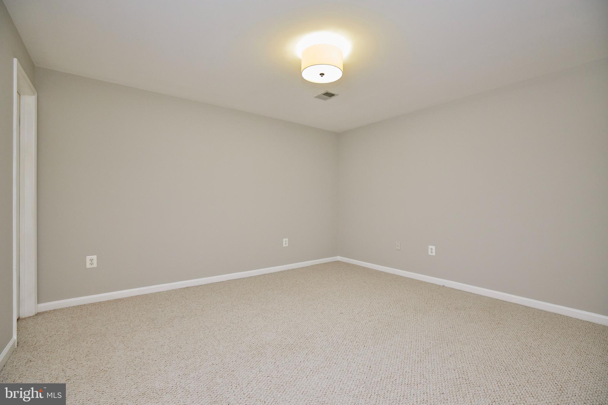 ASHBURN VILLAGE - Residential Lease