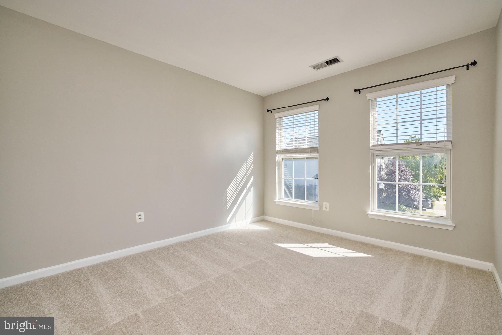 ASHBURN VILLAGE - Residential Lease