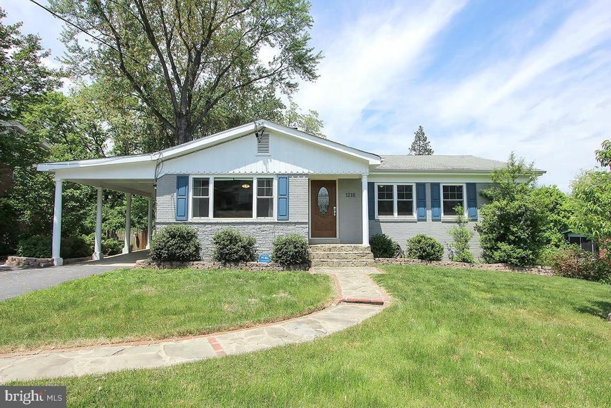 Welcome to this beautiful four-bedroom home with an office and four full bathrooms, situated on a spacious lot. The home has been freshly painted throughout, creating a bright and move-in-ready feel.

The upper level features a sun-filled living room, a separate dining room, and an updated kitchen, along with three bedrooms and walkout access to a large deck overlooking a landscaped, fully fenced backyard.

The lower level is ideal for an in-law suite, au pair, or private apartment and includes a second kitchen, a generous living and dining area, a primary bedroom with an en-suite bathroom, an additional full bathroom with laundry, an office, and walkout access to the backyard.

Conveniently located near multiple commuter routes. Don’t miss this opportunity. Schedule your showing today.

We will also be having neighbors’ taco truck open house on January 17th from 1:00 to 4:00 PM, and a regular open house on January 18th from 2:00 to 4:00 PM.