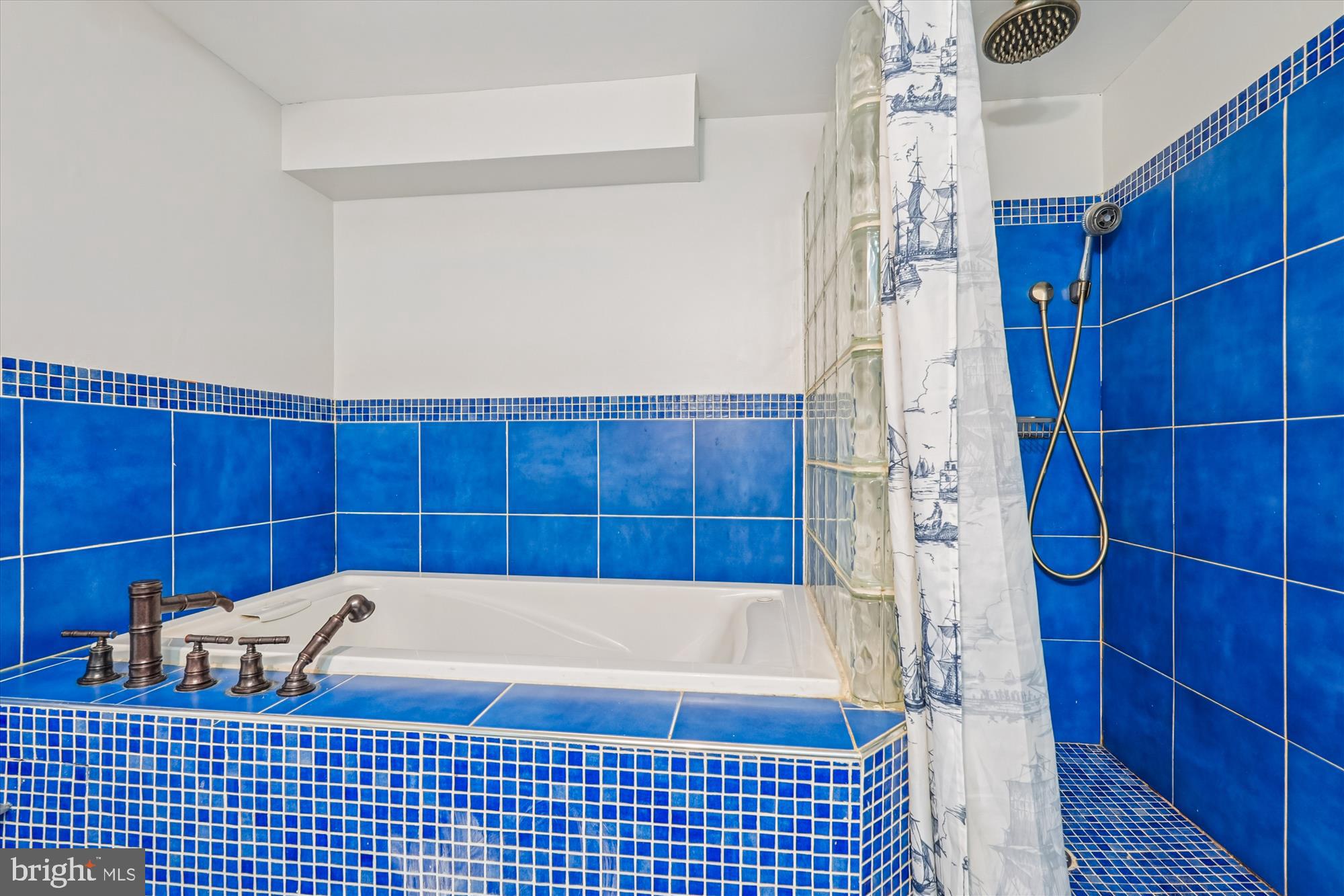 SPRINGBROOK MANOR - Residential