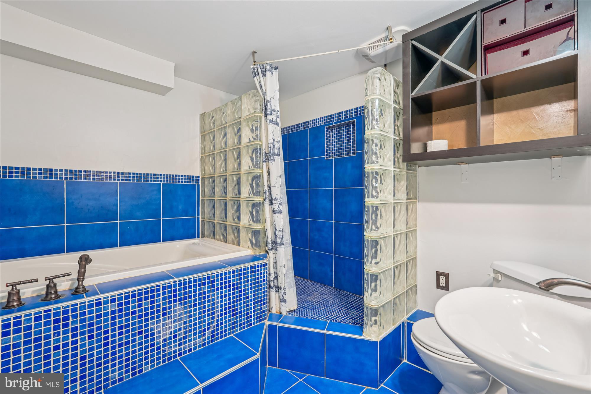 SPRINGBROOK MANOR - Residential