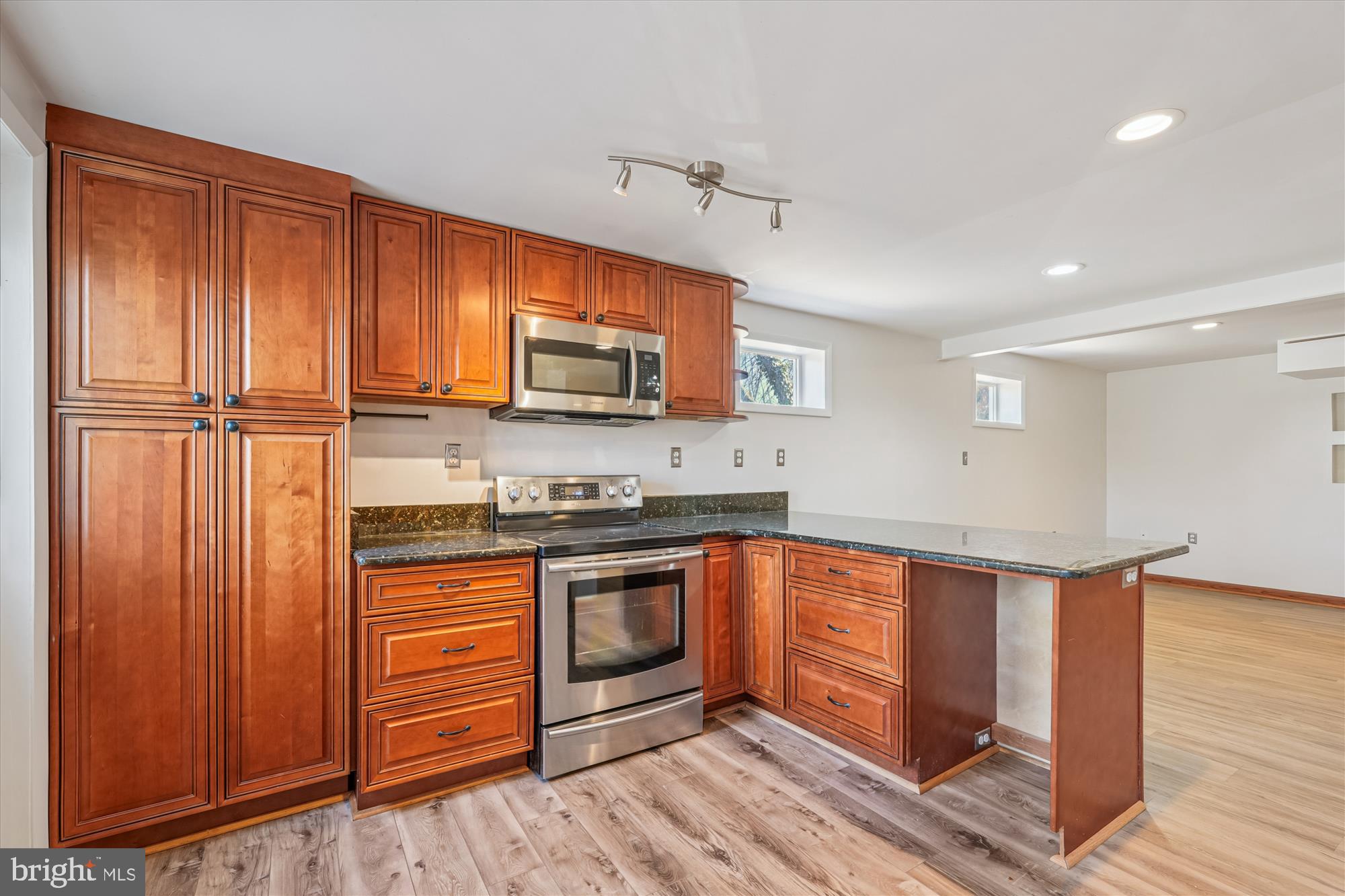 SPRINGBROOK MANOR - Residential