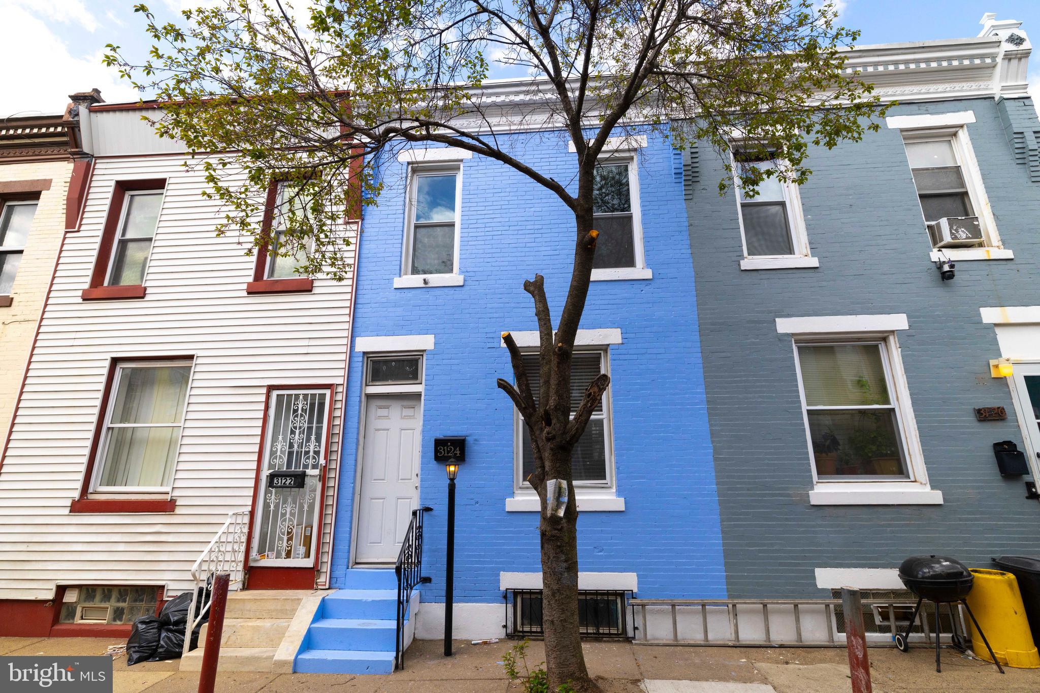 Welcome to 3124 Arbor Street — a completely renovated 3-bedroom, 1.5-bath home offering modern updates and functional space.
Renovated in 2021–2022, some of the many upgrades include the roof, furnace, water heater, and windows. The main level offers a bright living room, updated kitchen with stainless steel appliances, a first-floor bedroom, and a half bath.
Upstairs you'll find two additional bedrooms and a renovated full bath with a stall shower. The basement includes laundry hookups and storage, while the fenced rear patio offers low-maintenance outdoor space.
Whether you're ready to stop renting and start building equity, or you're an investor looking for a solid opportunity — 3124 Arbor Street is worth a look.
Conveniently located near public transit, major roads, schools, shopping, and dining.