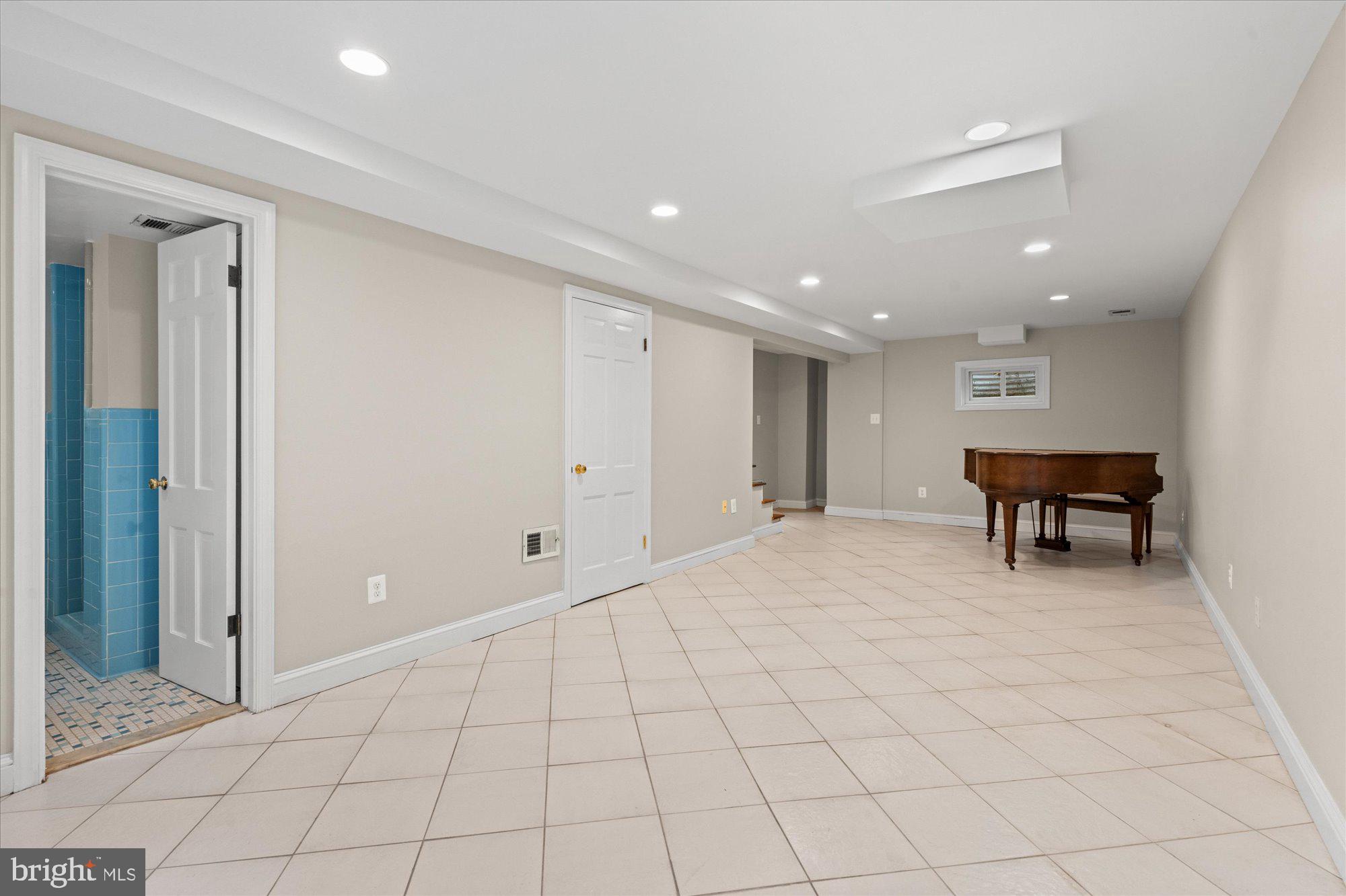 BRADLEY HILLS - Residential