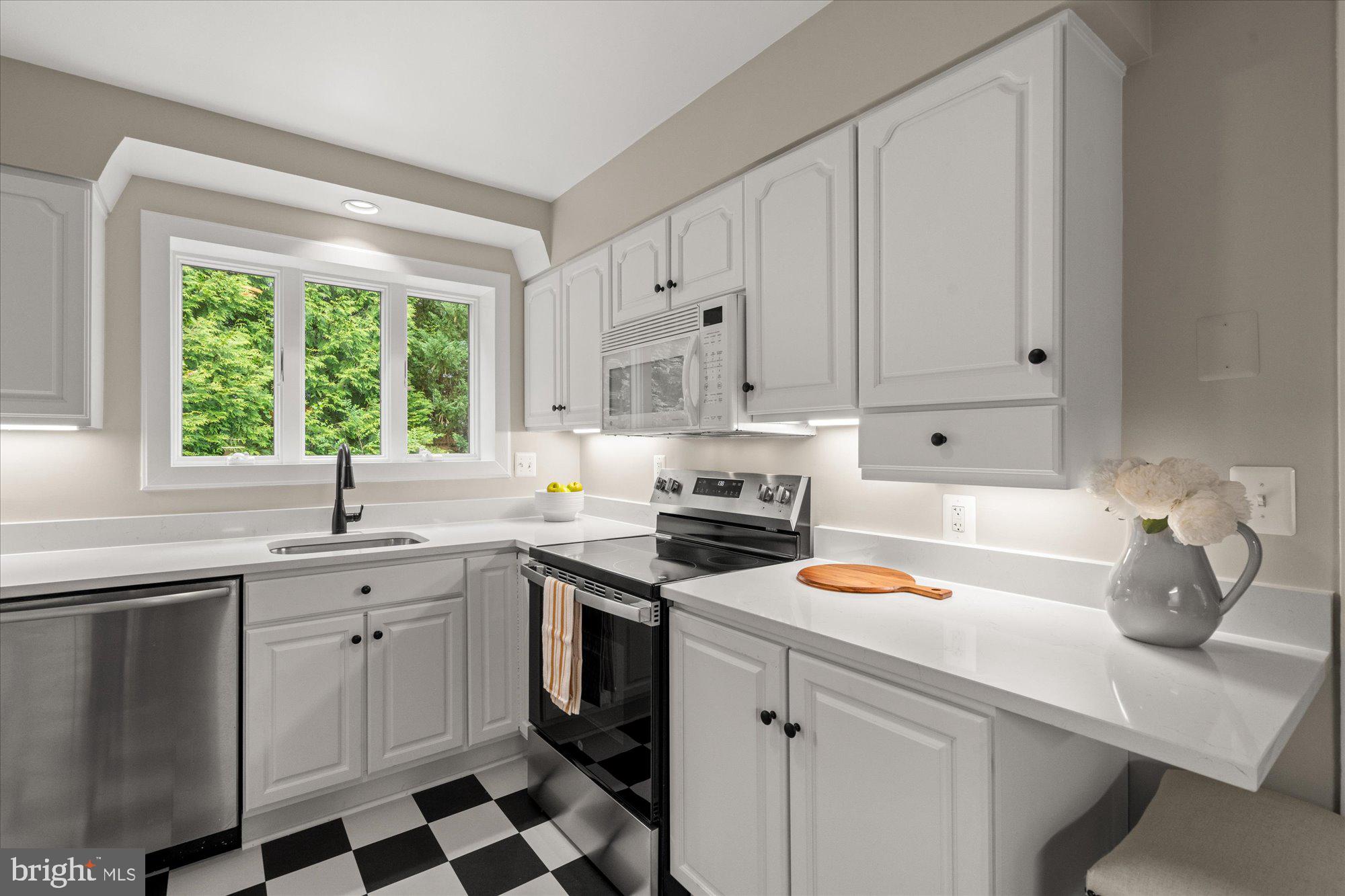 BRADLEY HILLS - Residential
