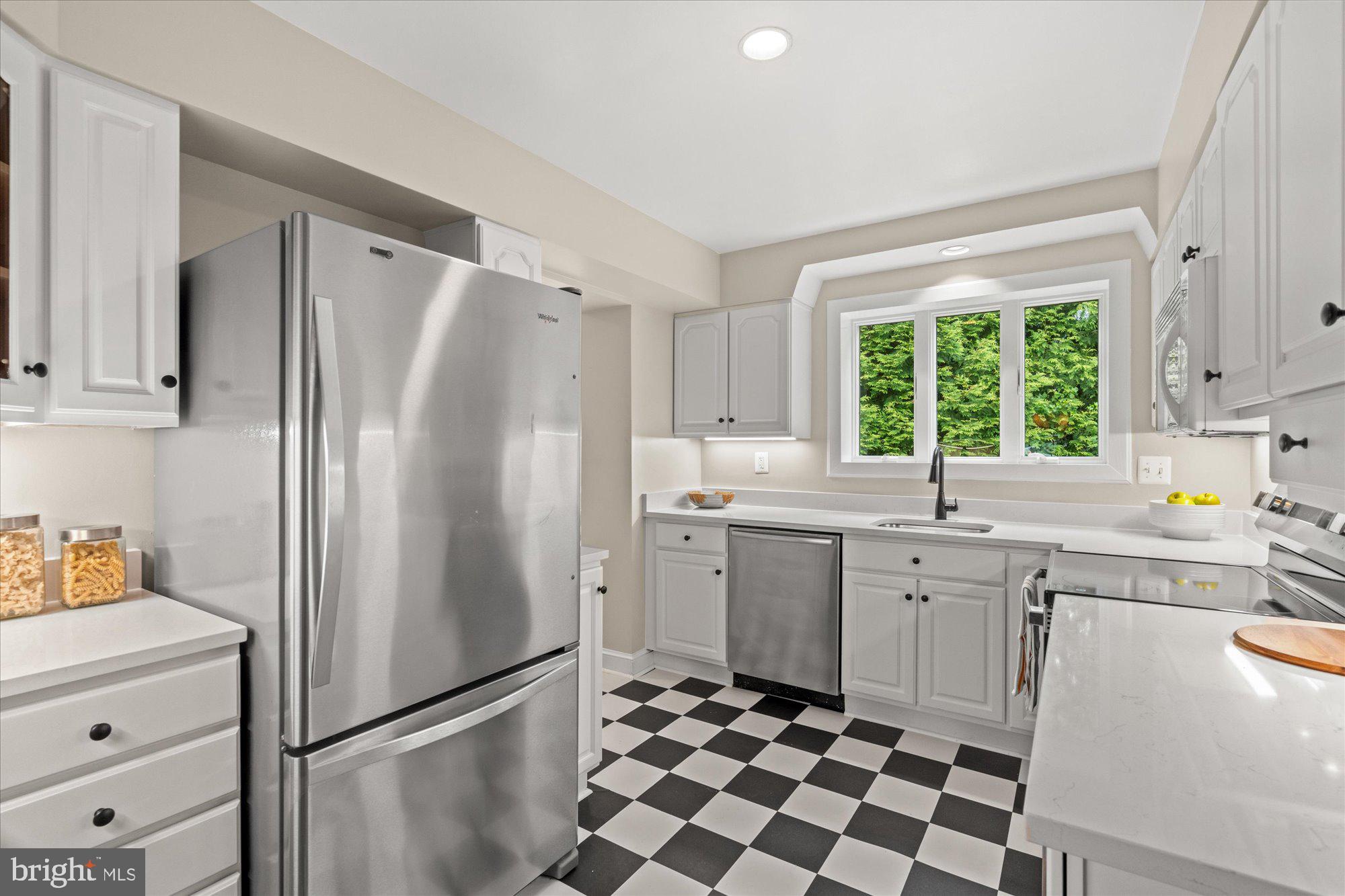 BRADLEY HILLS - Residential